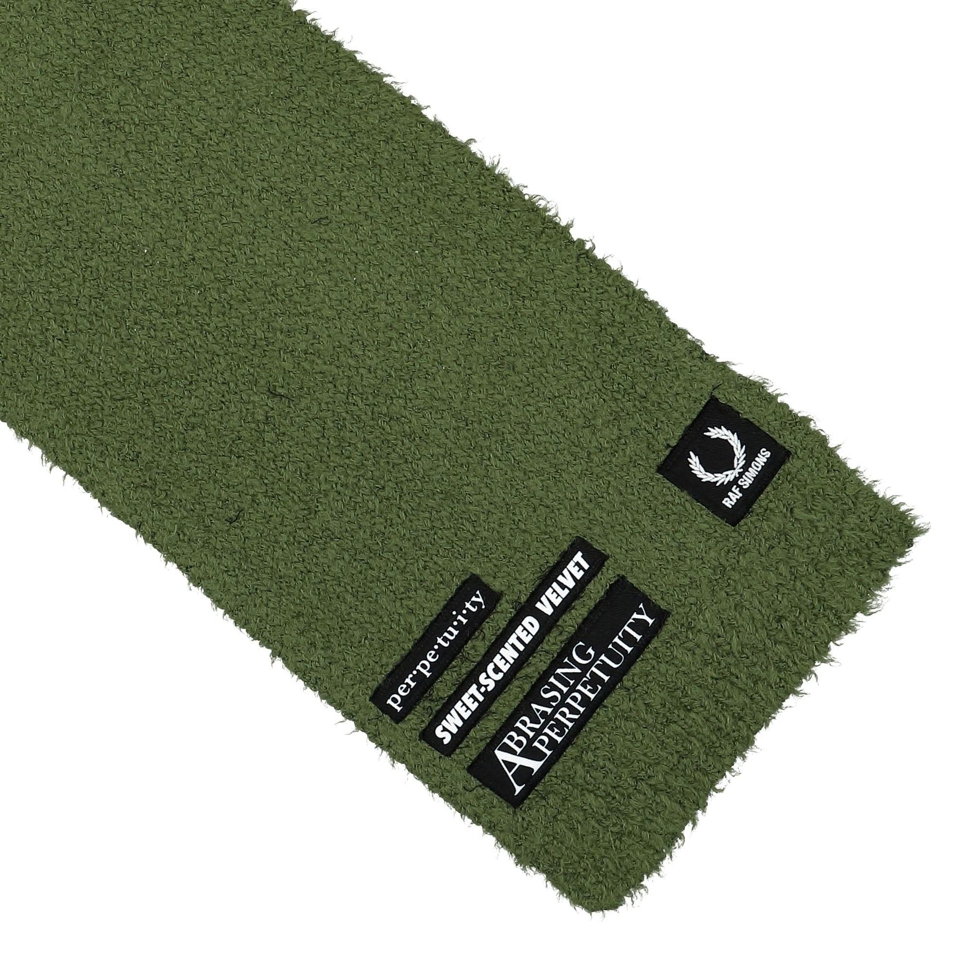 Fred Perry Fluffy Knit Scarf Green Detail view 3 | Gate