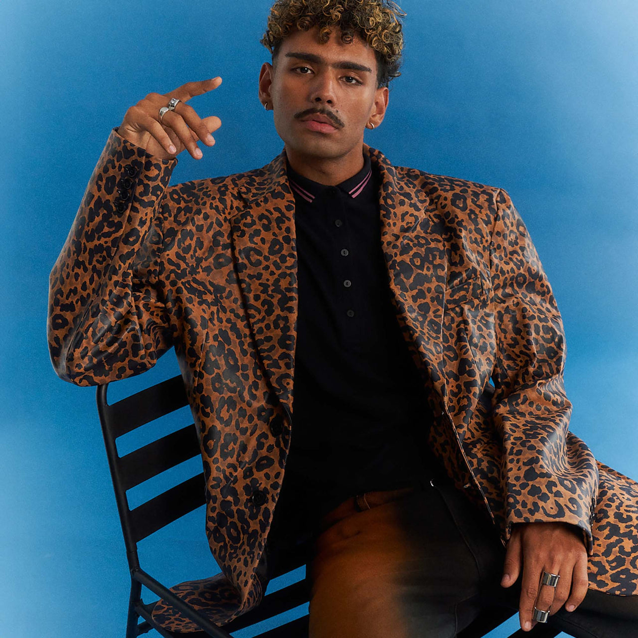 VETEMENTS Leopard Boxy Leather Jacket Brown Detail view 1 | Gate