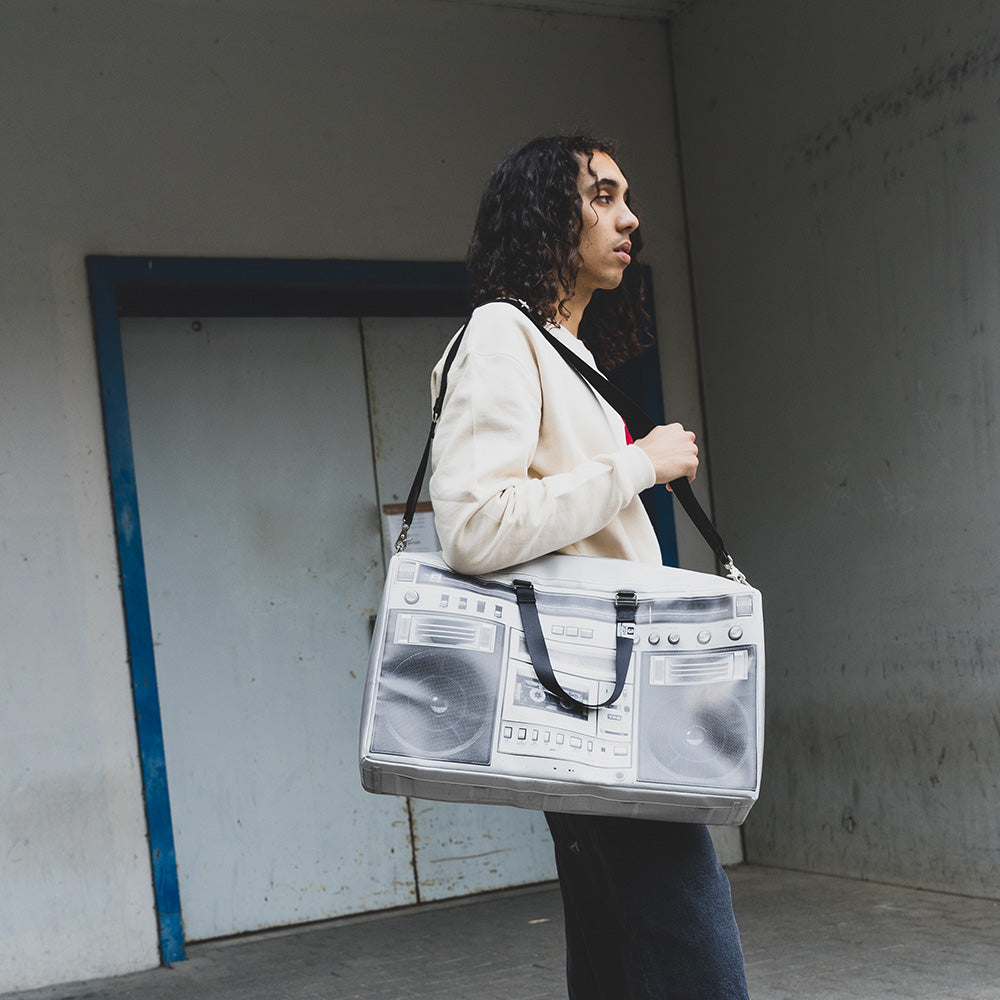 Outdoor look with a bag worn by a student