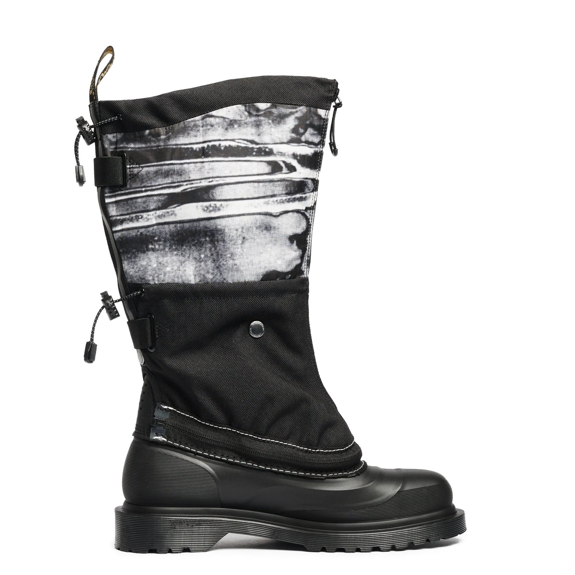 Dr. Martens 1460 Sub Boot Black Boots Detail view 3 | Gate