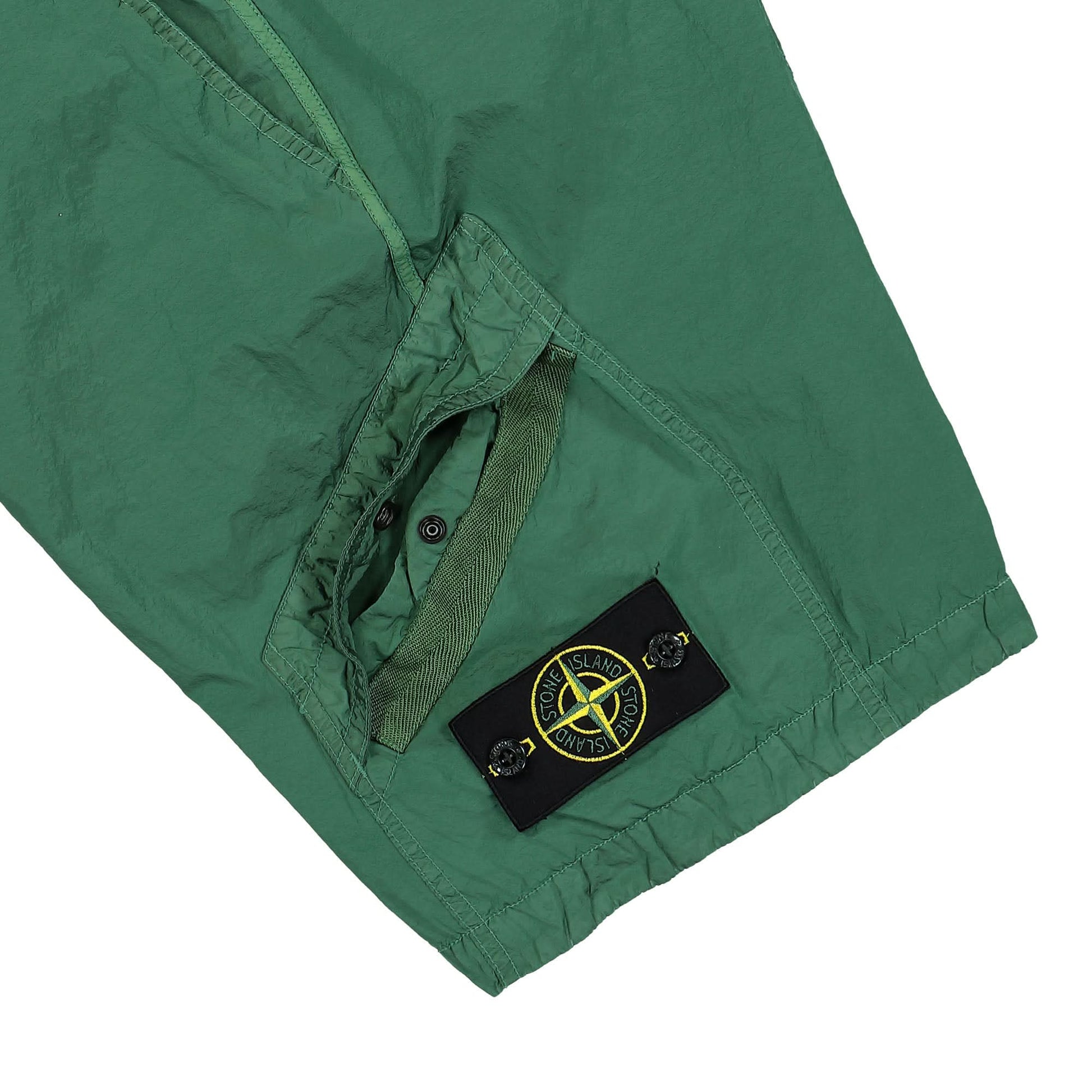 Stone Island Comfort Bermuda Shorts Green Detail view 6 | Gate