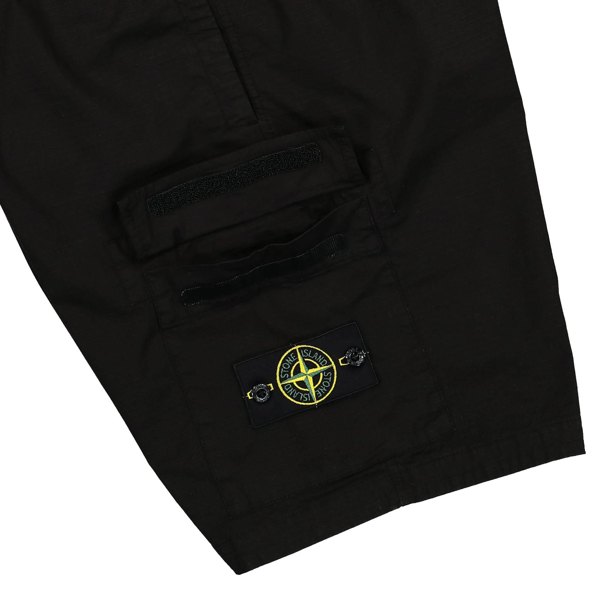 Stone Island Comfort Bermuda Shorts Black Detail view 6 | Gate