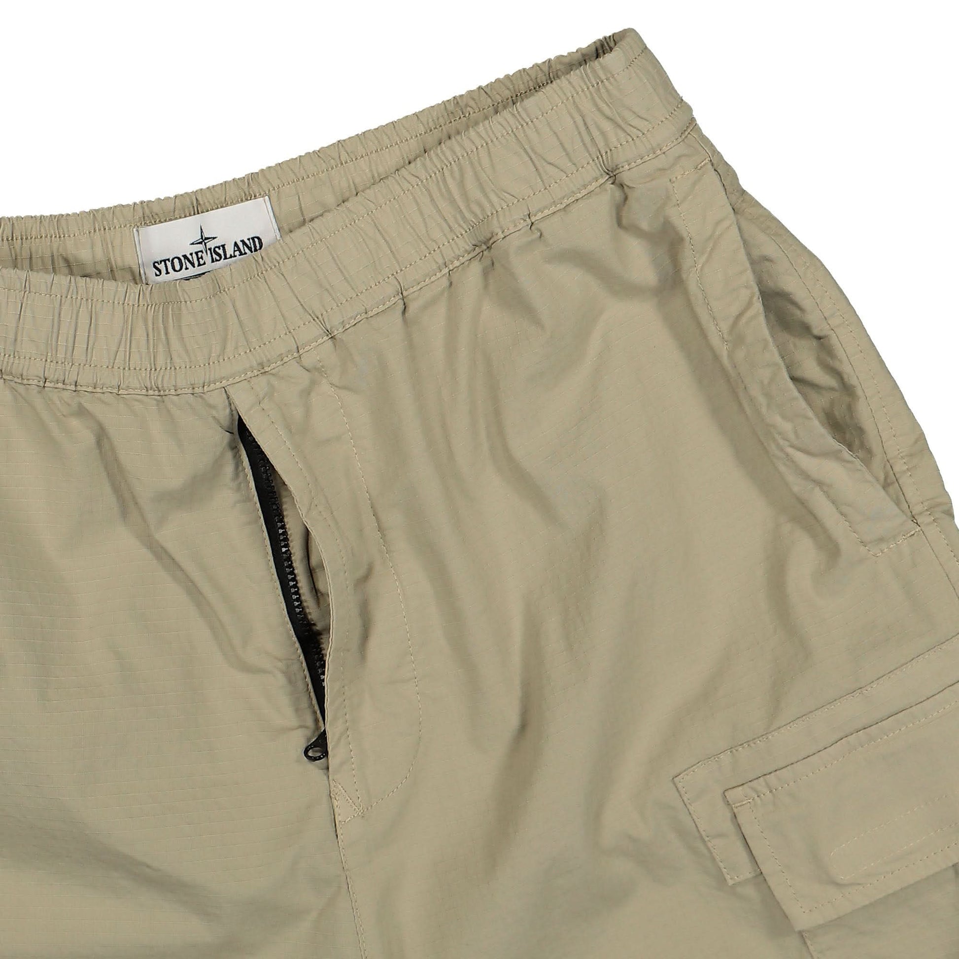 Stone Island Comfort Bermuda Shorts Beige Detail view 4 | Gate