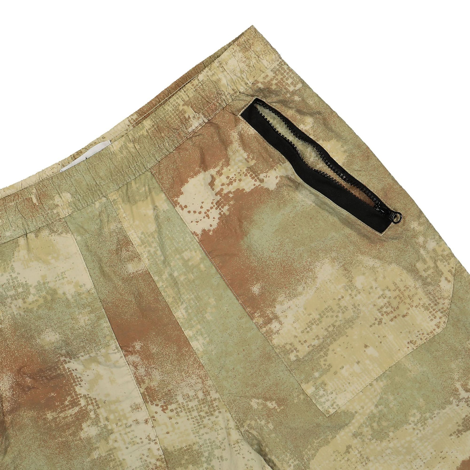 Stone Island Comfort Bermuda Shorts Beige Detail view 4 | Gate