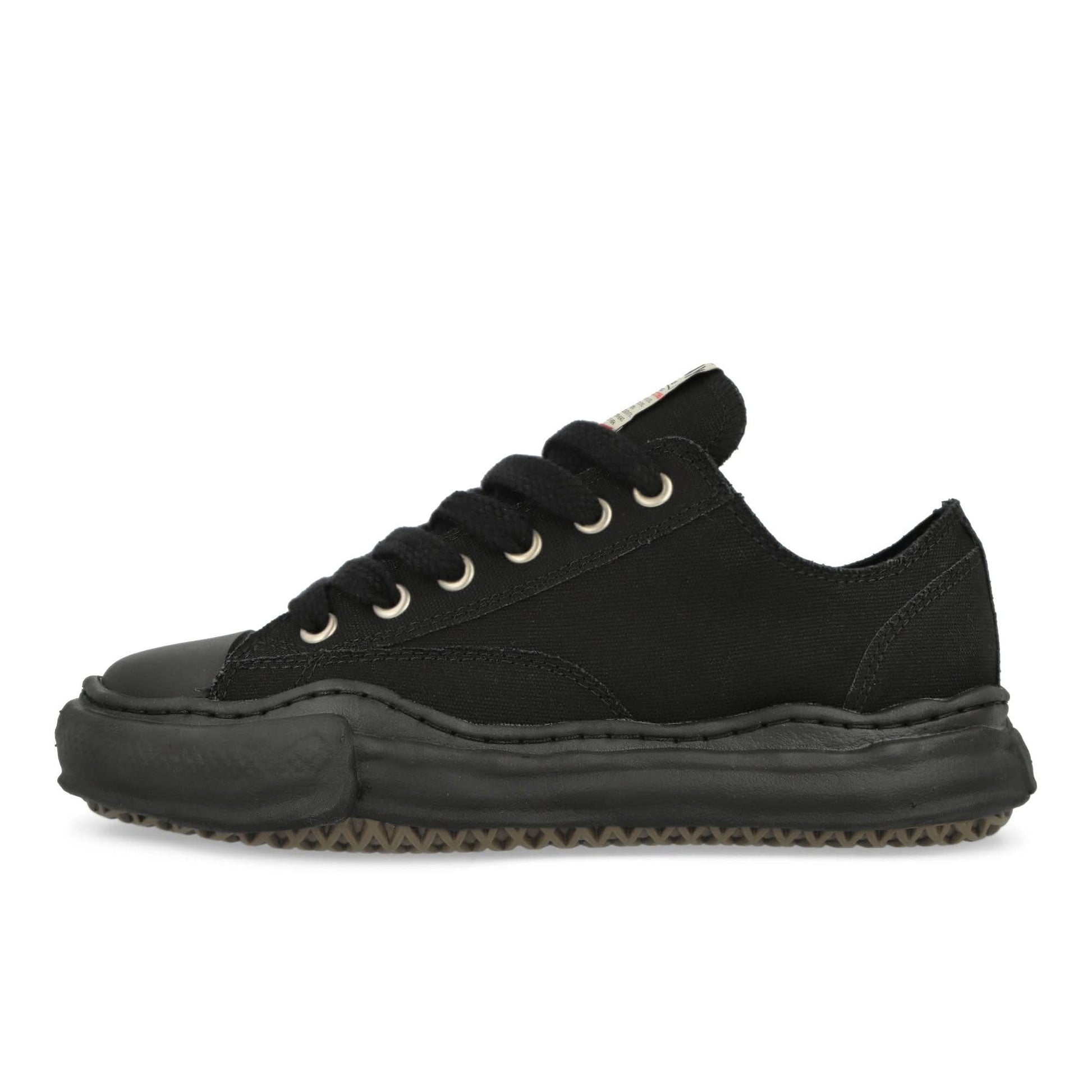Maison Mihara Yasuhiro Peterson Low Black Sneaker Detail view 1 | Gate
