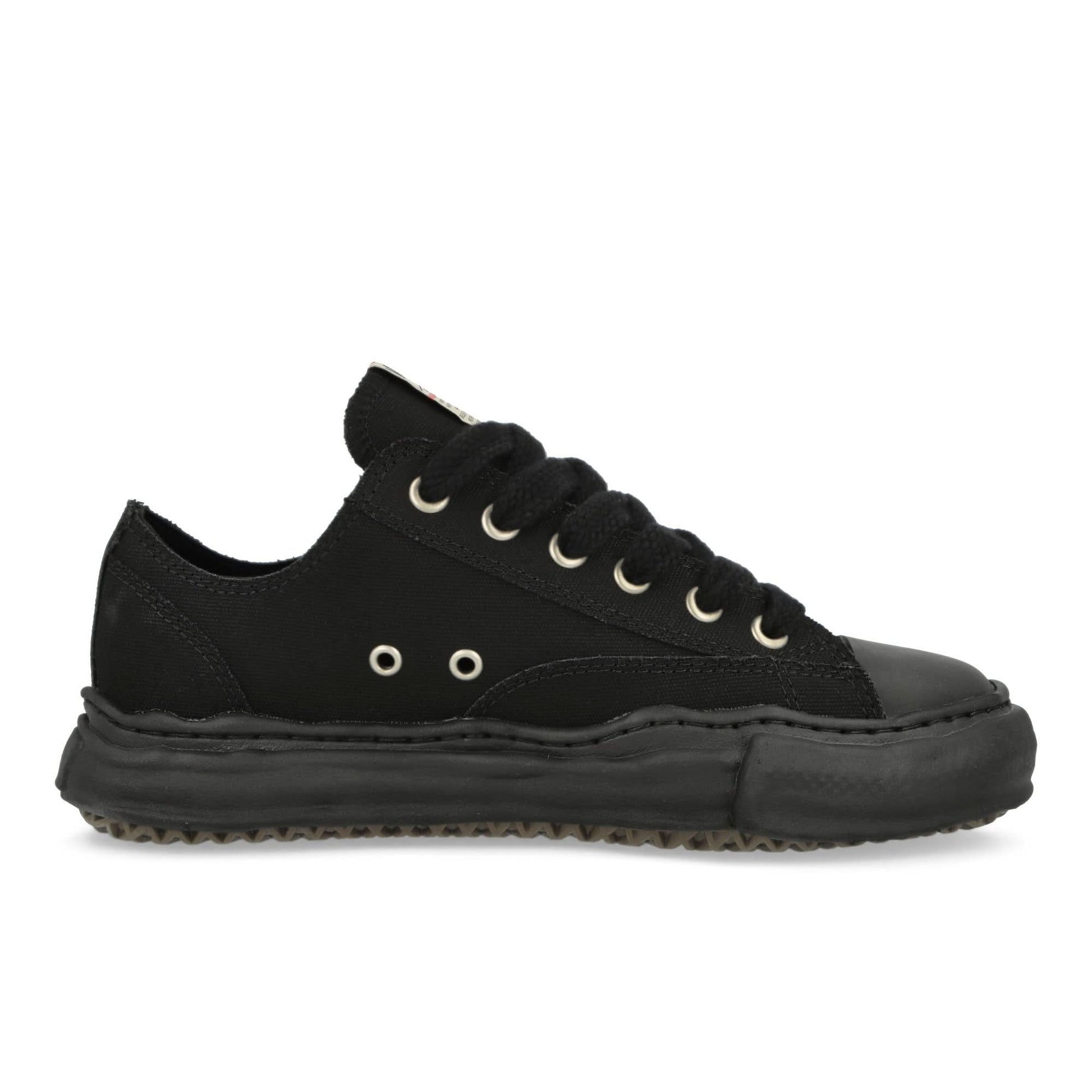 Maison Mihara Yasuhiro Peterson Low Black Sneaker Detail view 3 | Gate