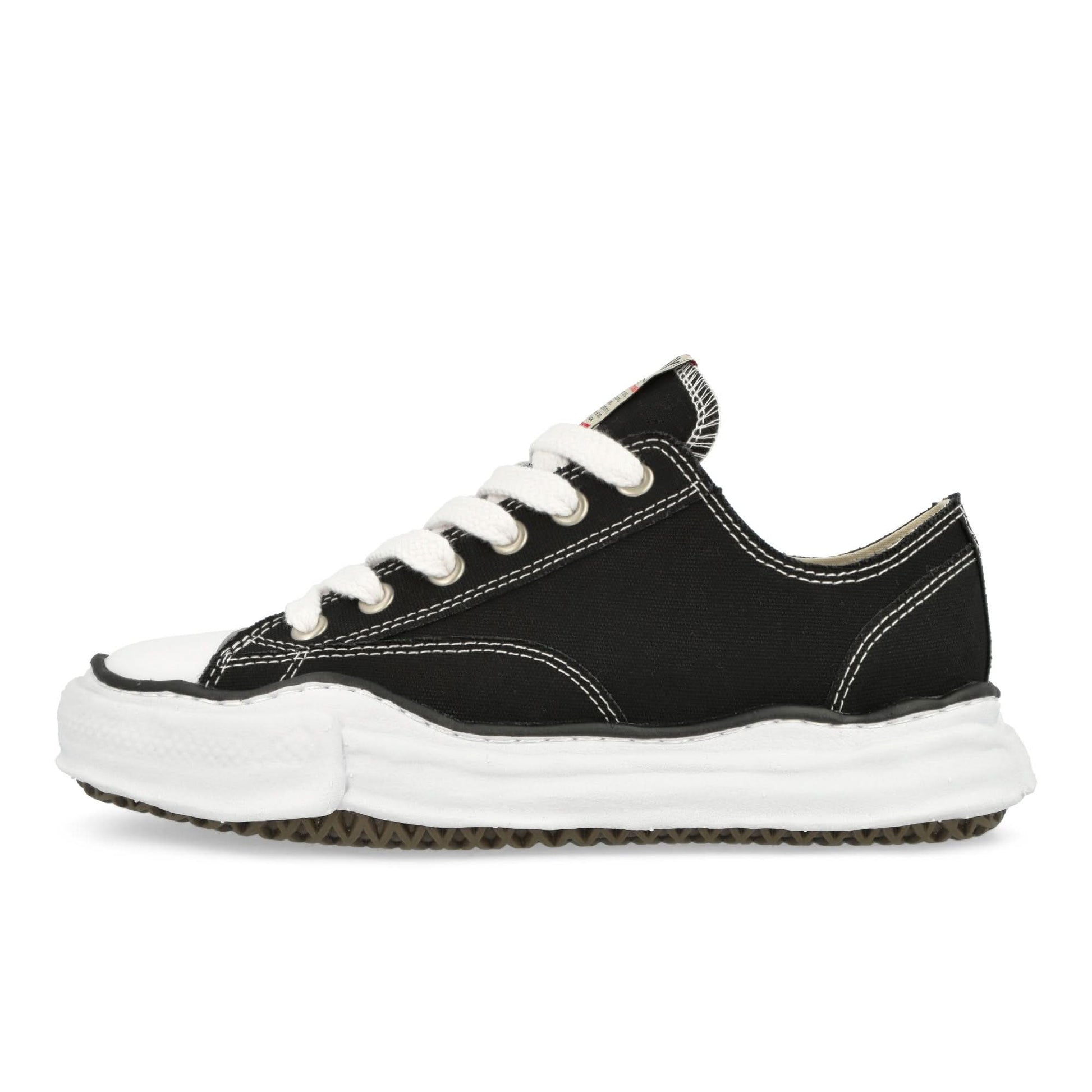 Maison Mihara Yasuhiro Peterson Low Black Sneaker Detail view 1 | Gate