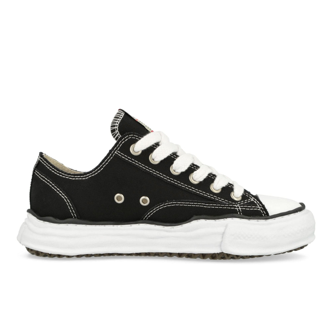 Maison Mihara Yasuhiro Peterson Low Black Sneaker Detail view 1 | Gate