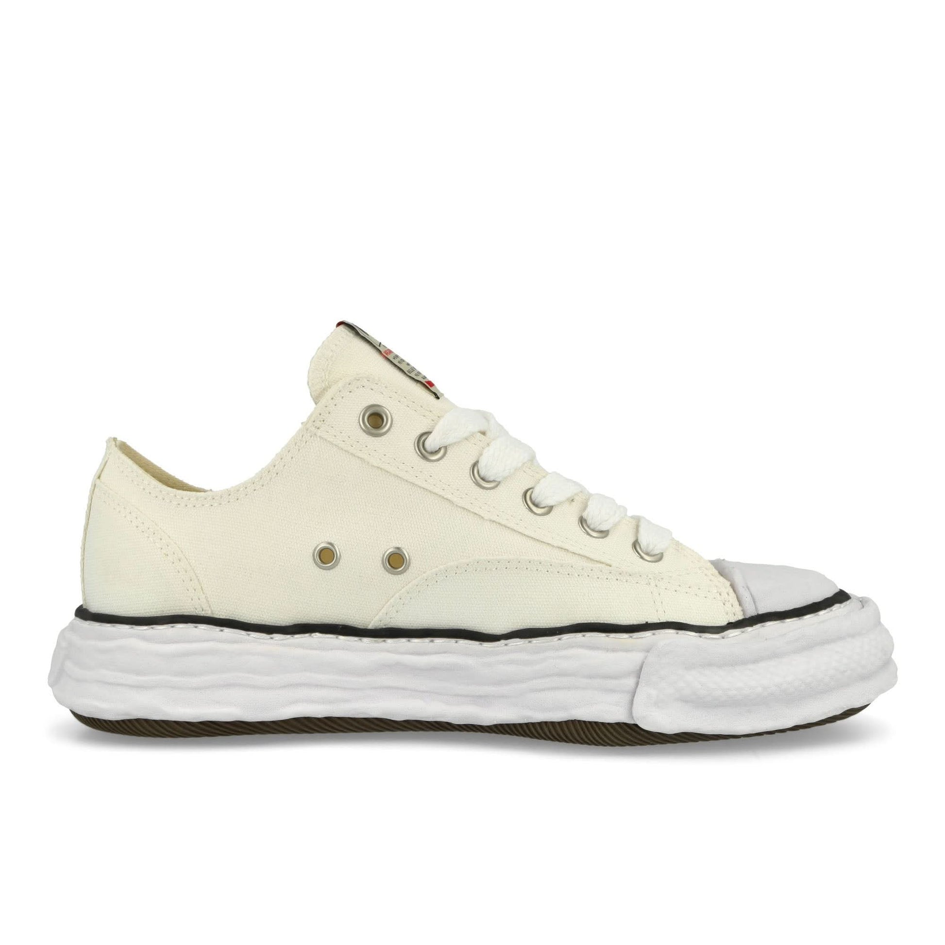 Maison Mihara Yasuhiro Peterson 23 Low White Sneaker Detail view 2 | Gate