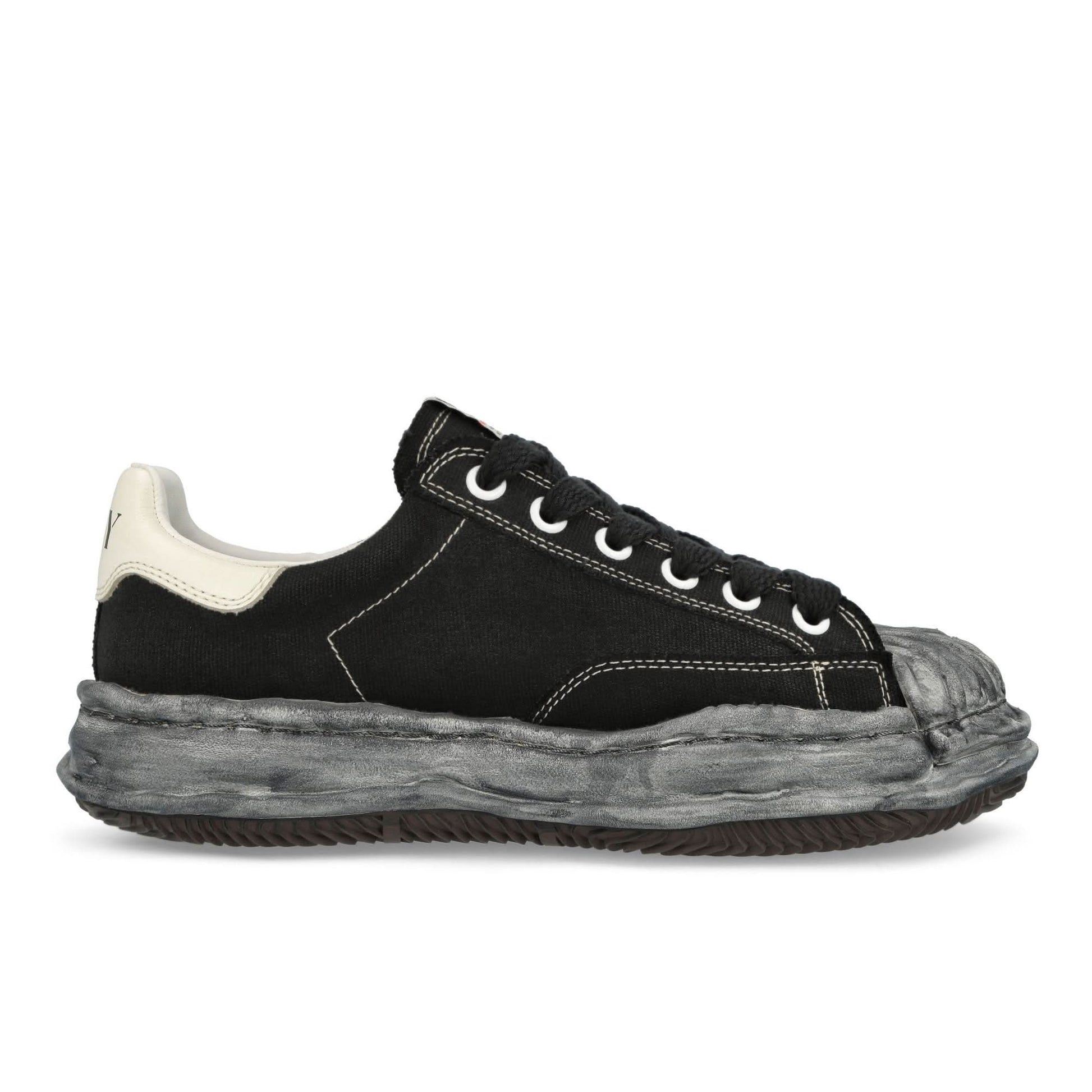 Maison Mihara Yasuhiro Blakey Low Black Sneaker Detail view 2 | Gate