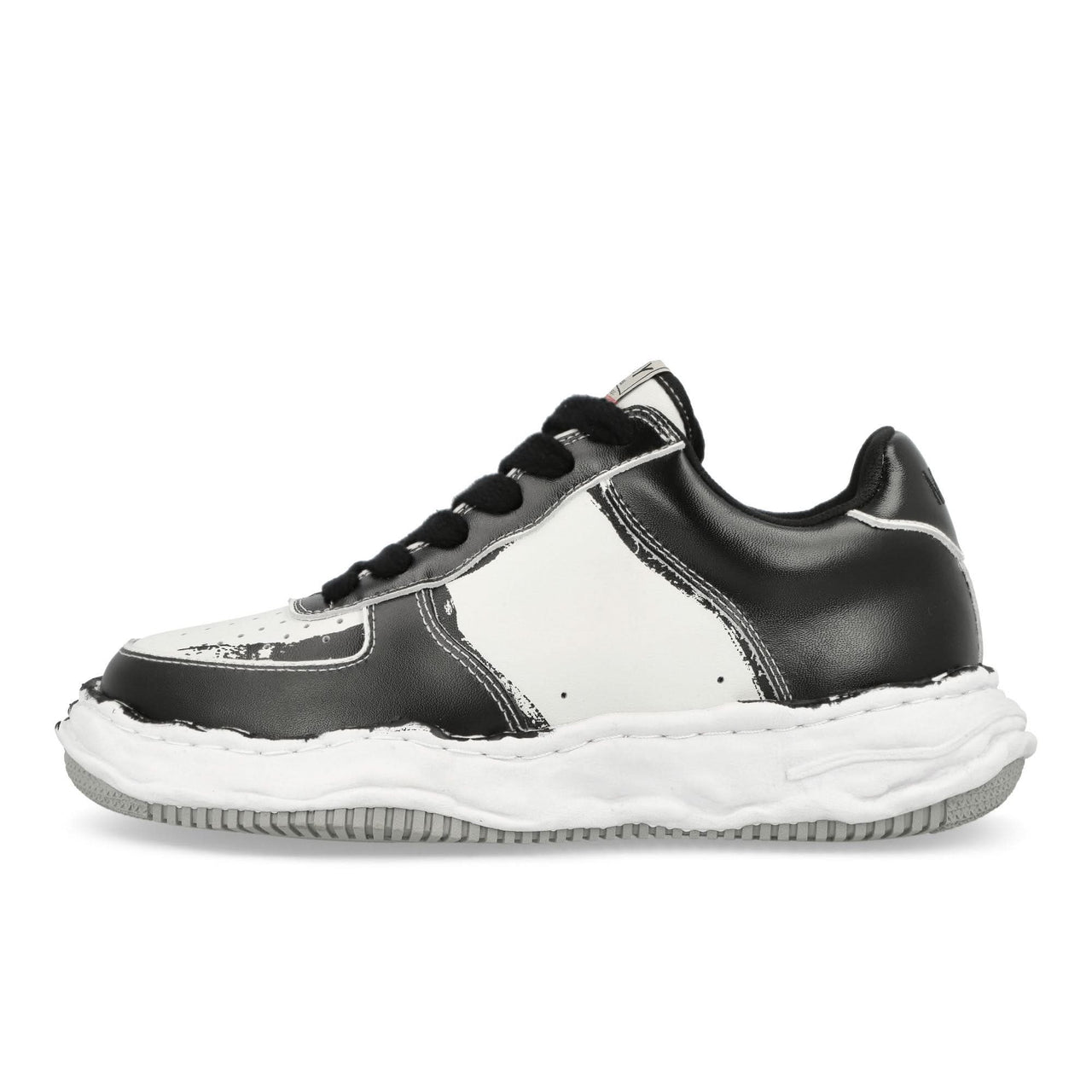 Maison Mihara Yasuhiro Wayne Low Black Sneaker Detail view 1 | Gate