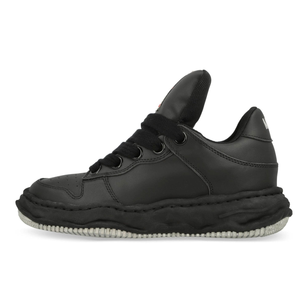 Maison Mihara Yasuhiro Wayne Black Sneaker Detail view 1 | Gate