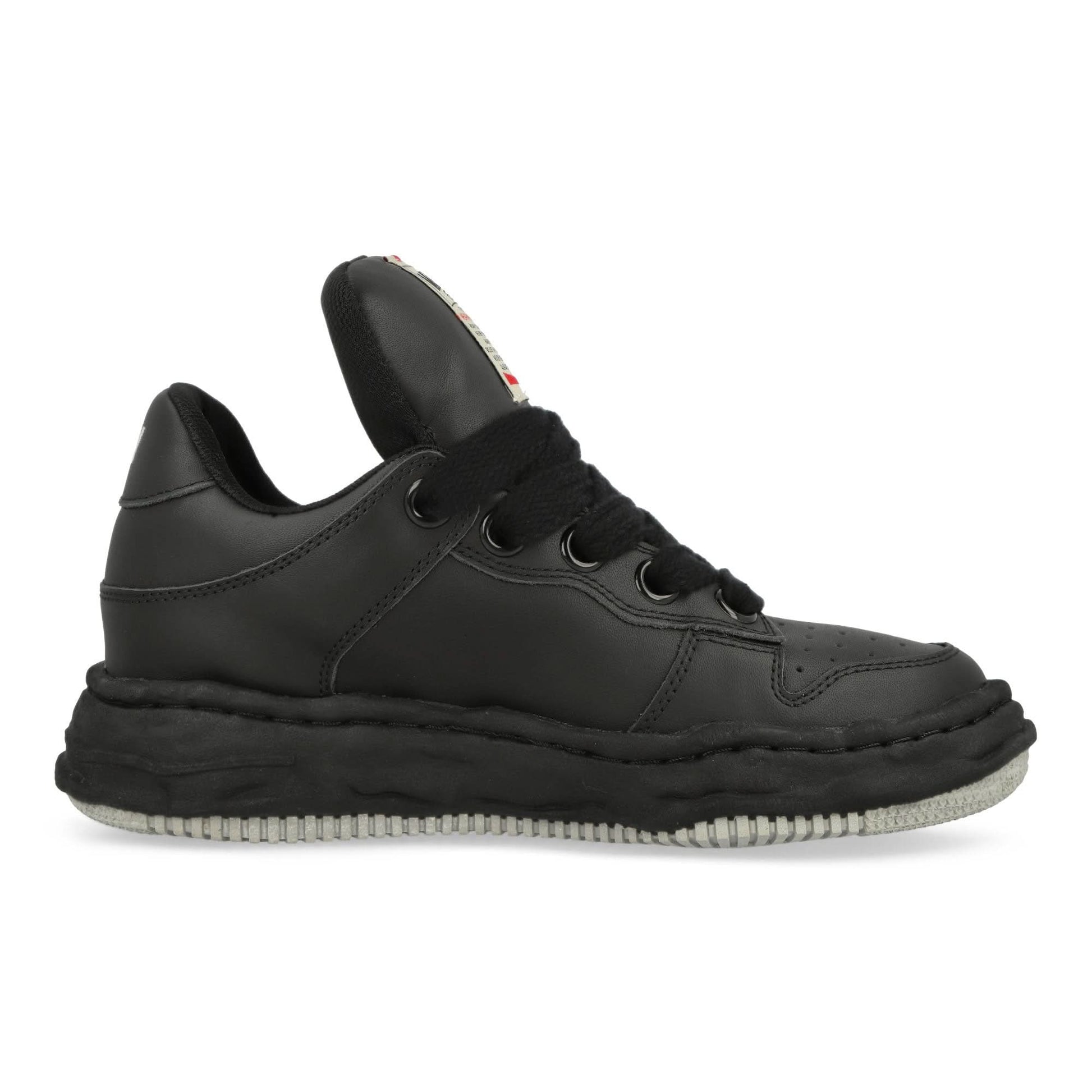 Maison Mihara Yasuhiro Wayne Black Sneaker Detail view 2 | Gate