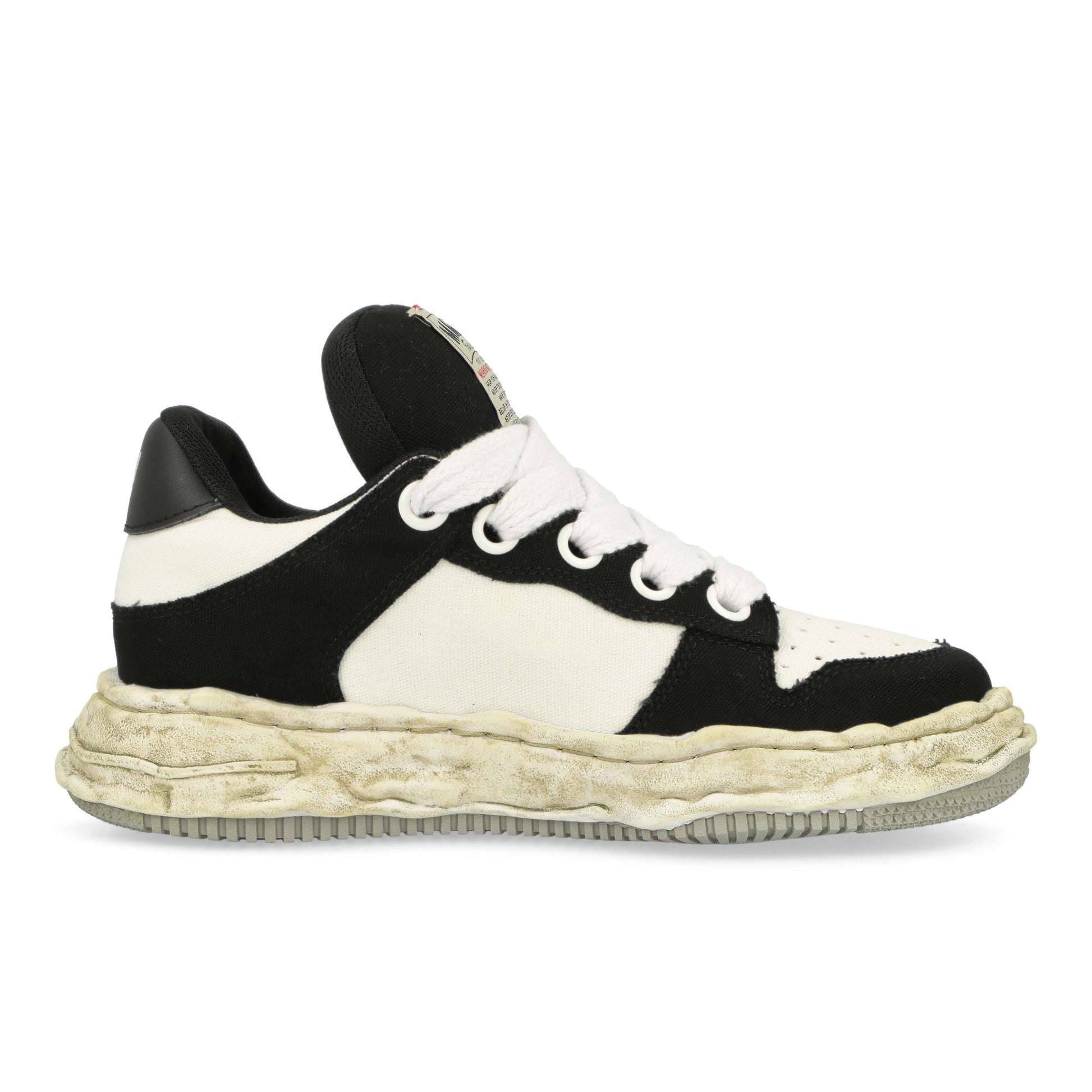 Maison Mihara Yasuhiro Wayne Low Black Sneaker Detail view 2 | Gate
