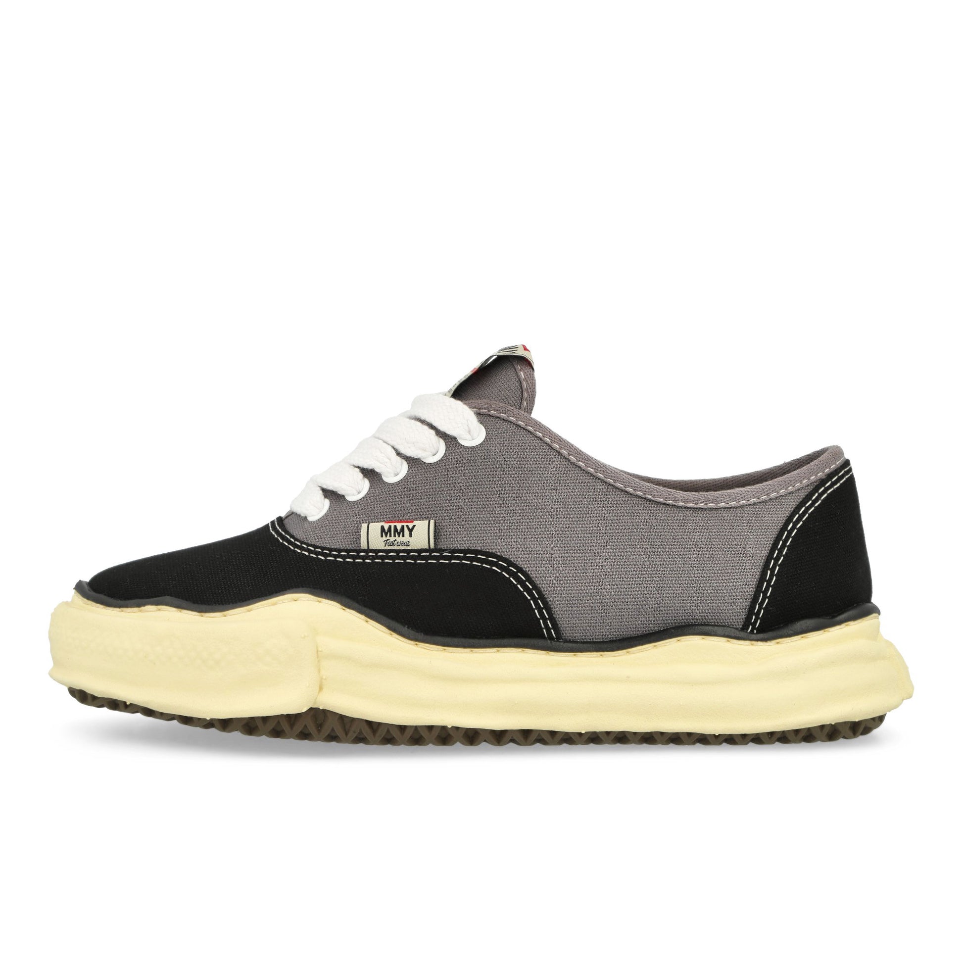 Maison Mihara Yasuhiro Baker Low Black Sneaker Detail view 1 | Gate