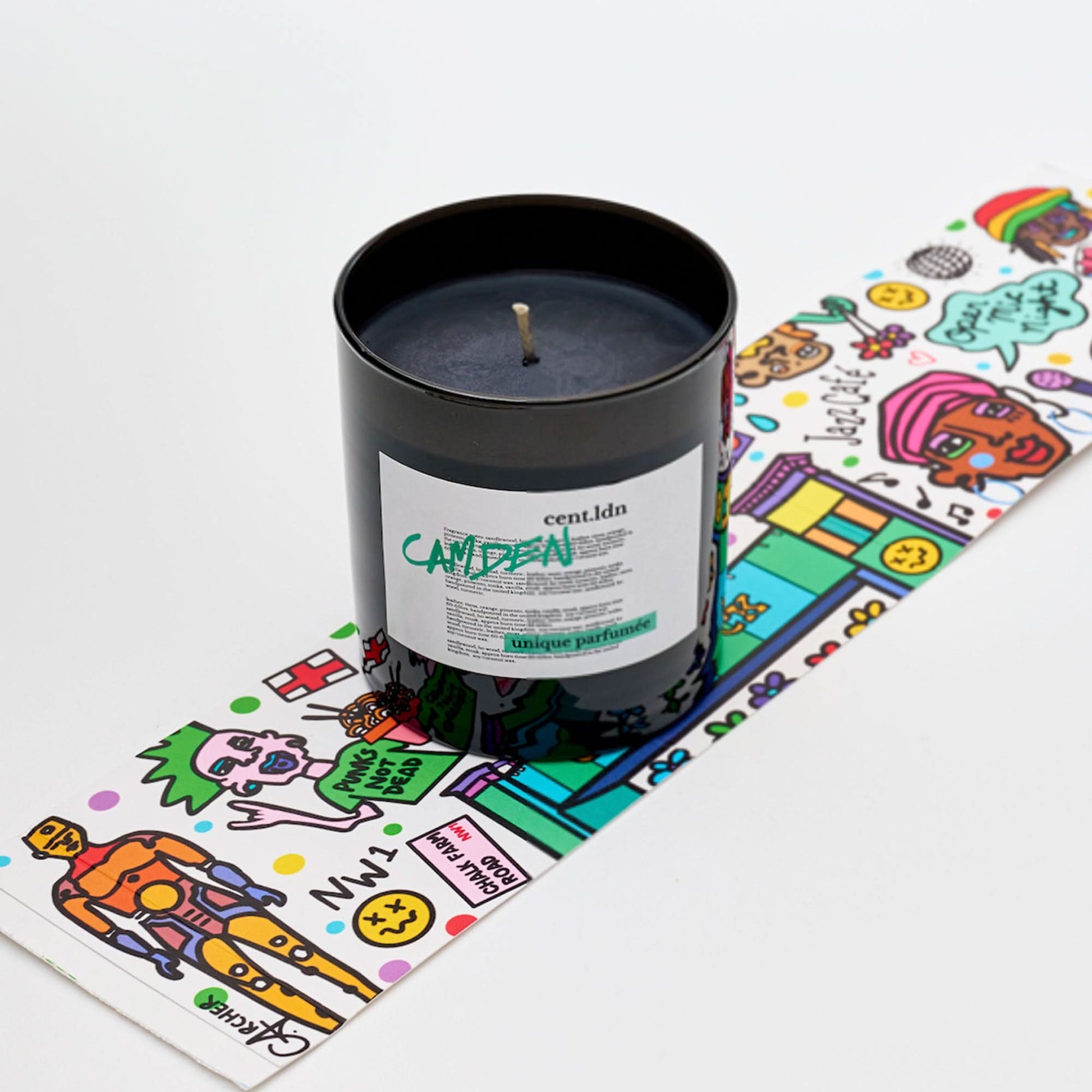 cent.ldn Camden Perfumed Candle Black Detail view 3 | Gate