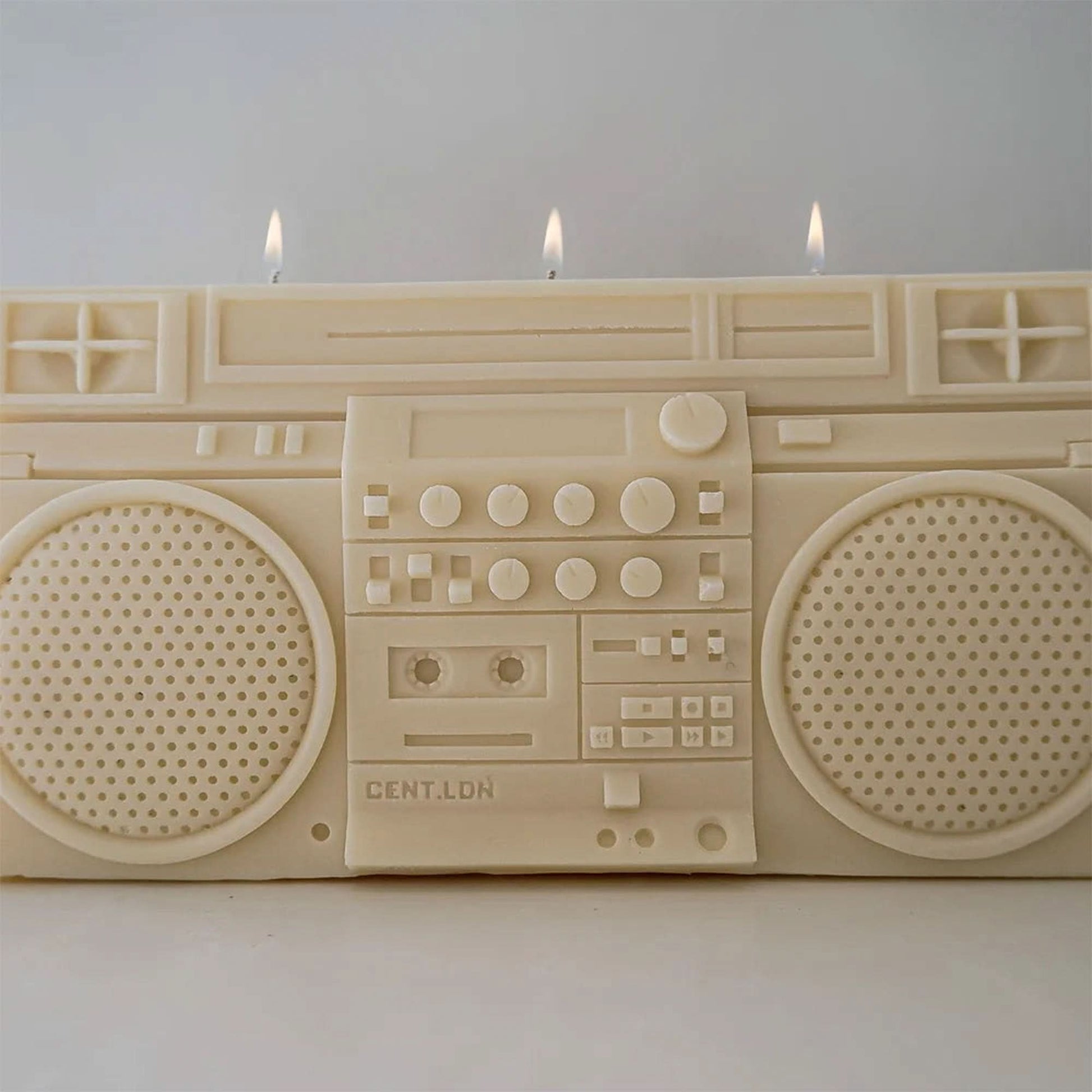 cent.ldn RC M90 Boombox Candle Beige Detail view 2 | Gate