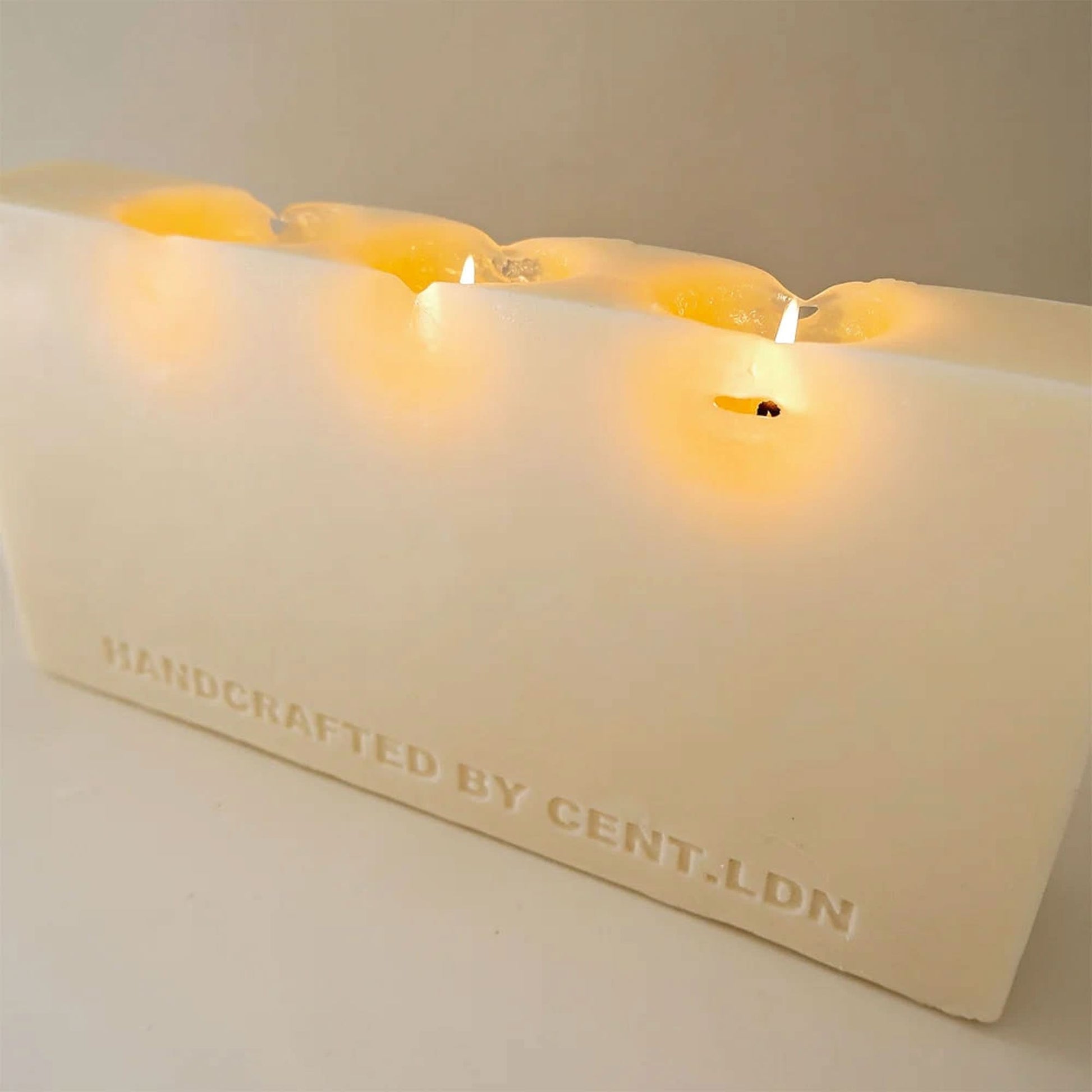 cent.ldn RC M90 Boombox Candle Beige Detail view 4 | Gate