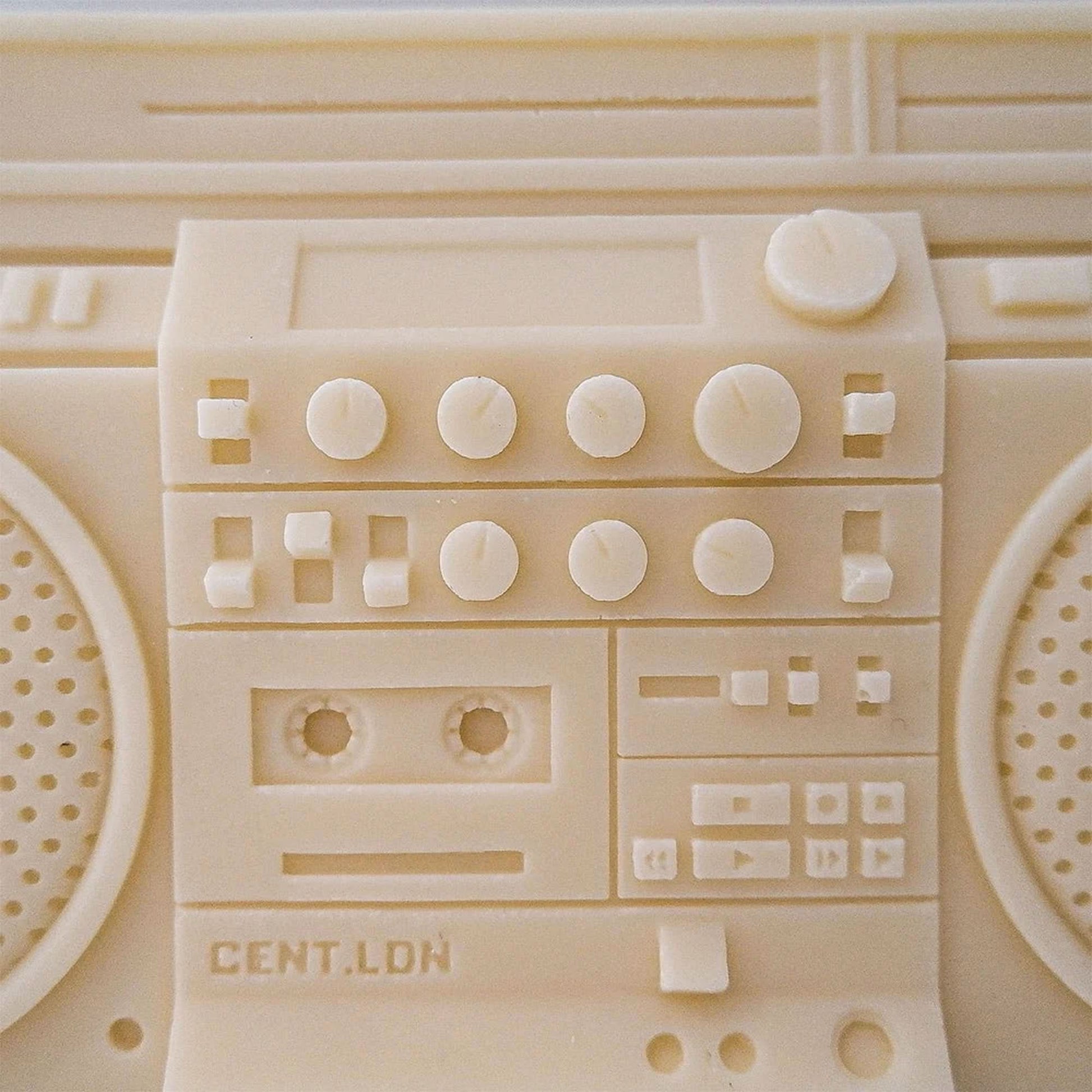 cent.ldn RC M90 Boombox Candle Beige Detail view 5 | Gate