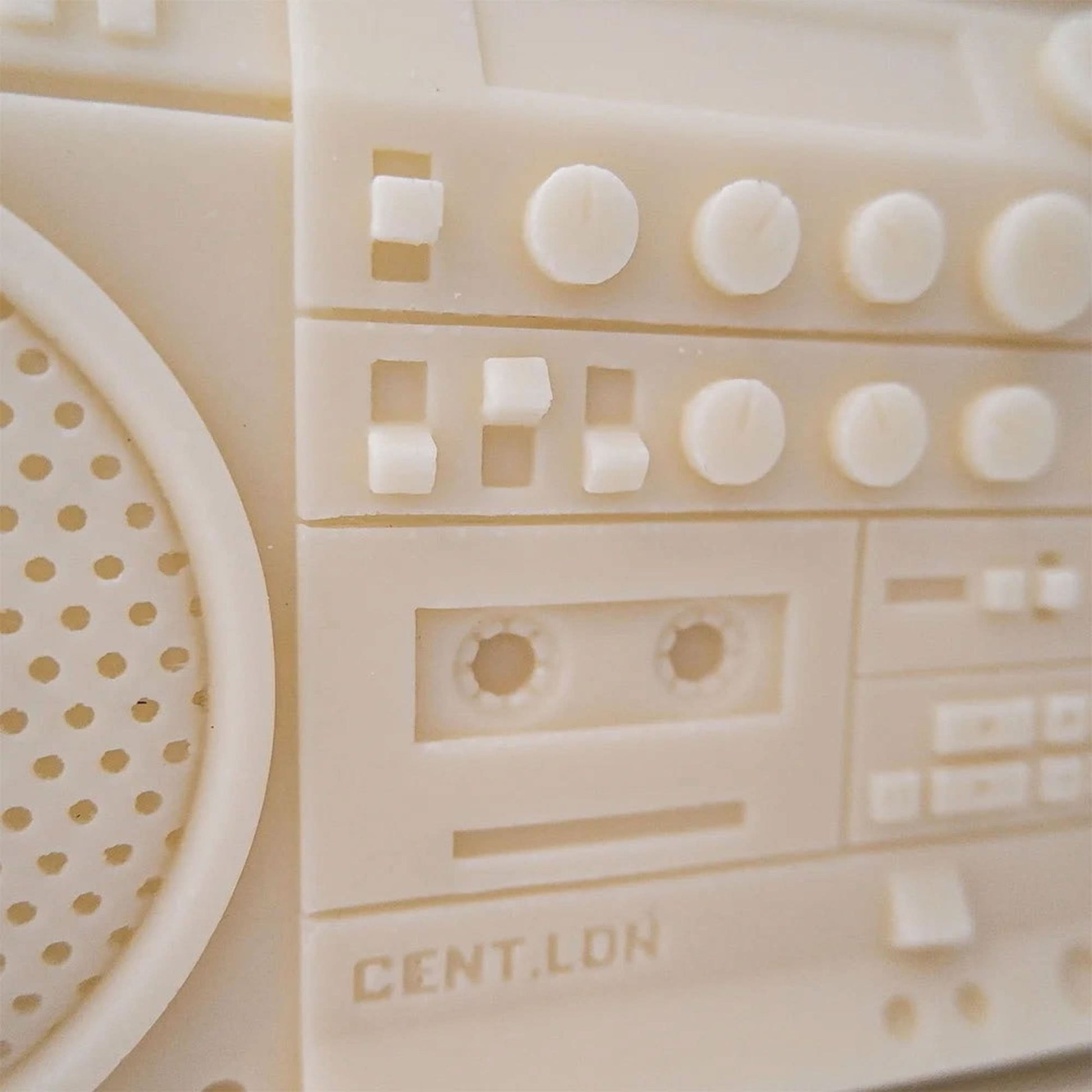 cent.ldn RC M90 Boombox Candle Beige Detail view 6 | Gate