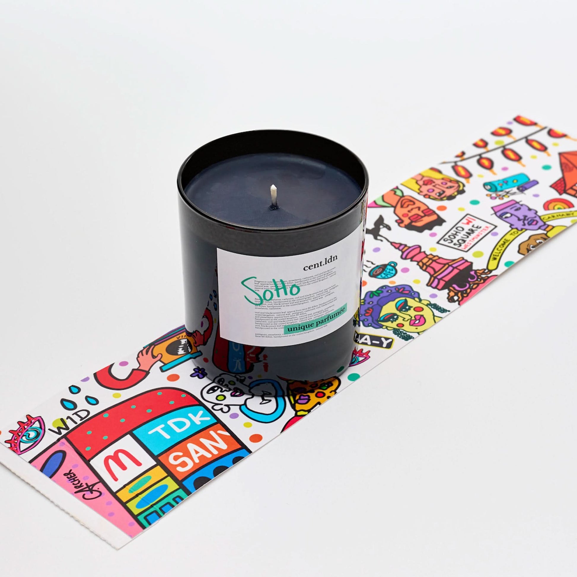 cent.ldn Soho Perfumed Candle Black Detail view 3 | Gate