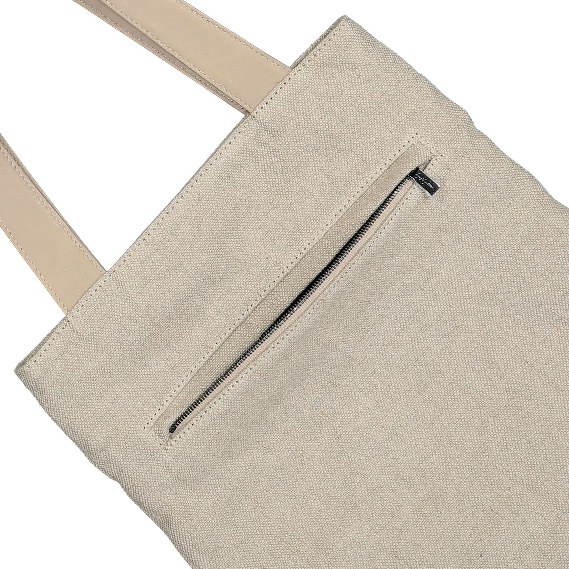 Yohji Yamamoto "Discord" Crasp Tote S Beige Detail view 5 | Gate