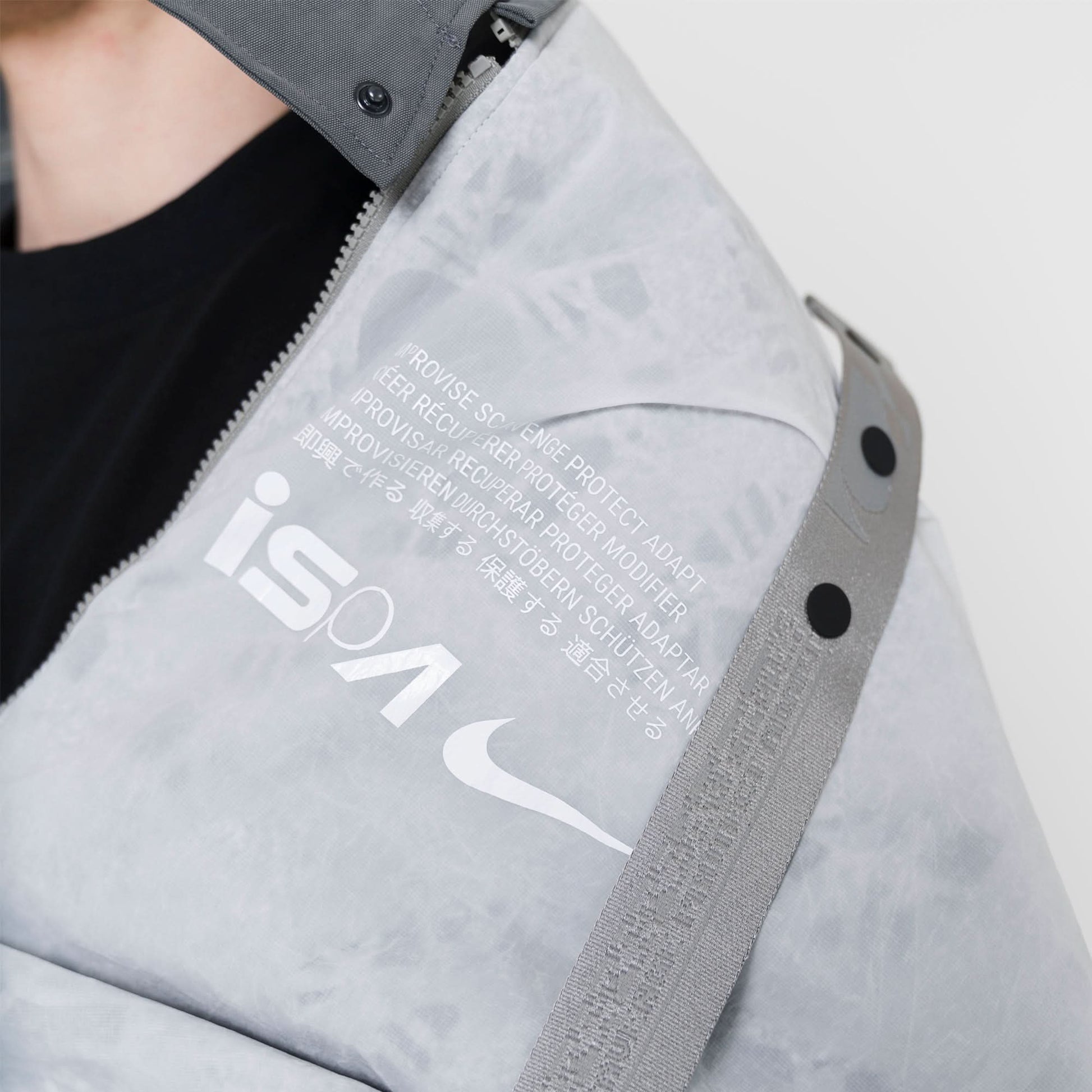 Nike NRG Ispa Metamorph Poncho Grey Detail view 10 | Gate