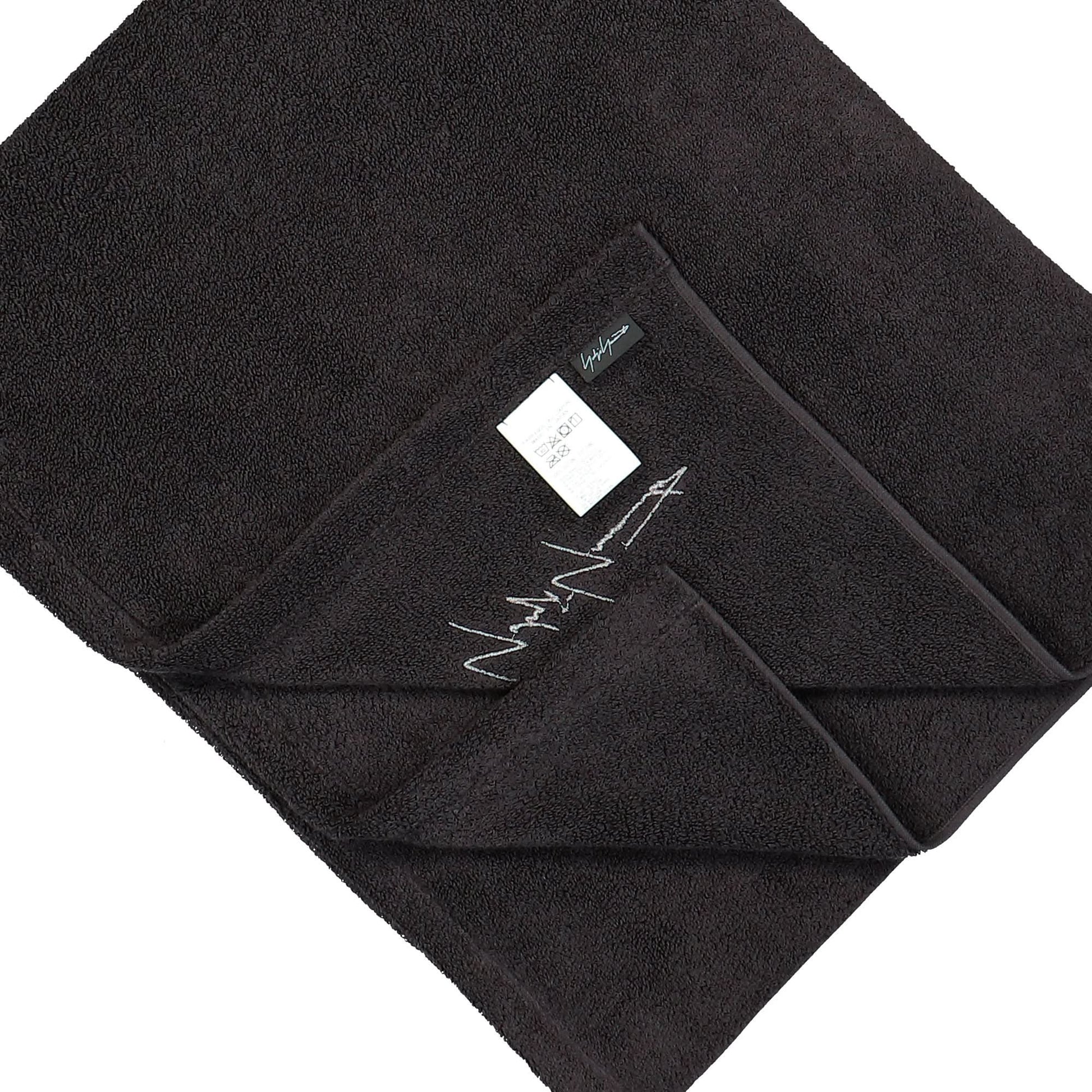 Yohji Yamamoto Homme Large Bathtowel Black Detail view 5 | Gate