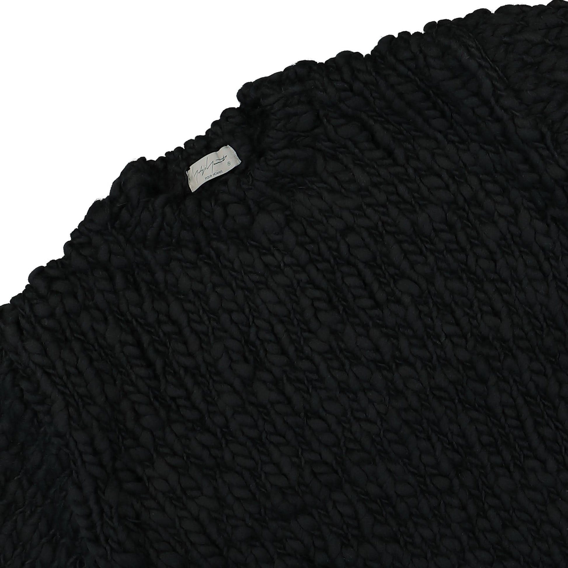 Yohji Yamamoto Homme Hand Knitted Round Neck Black Detail view 3 | Gate