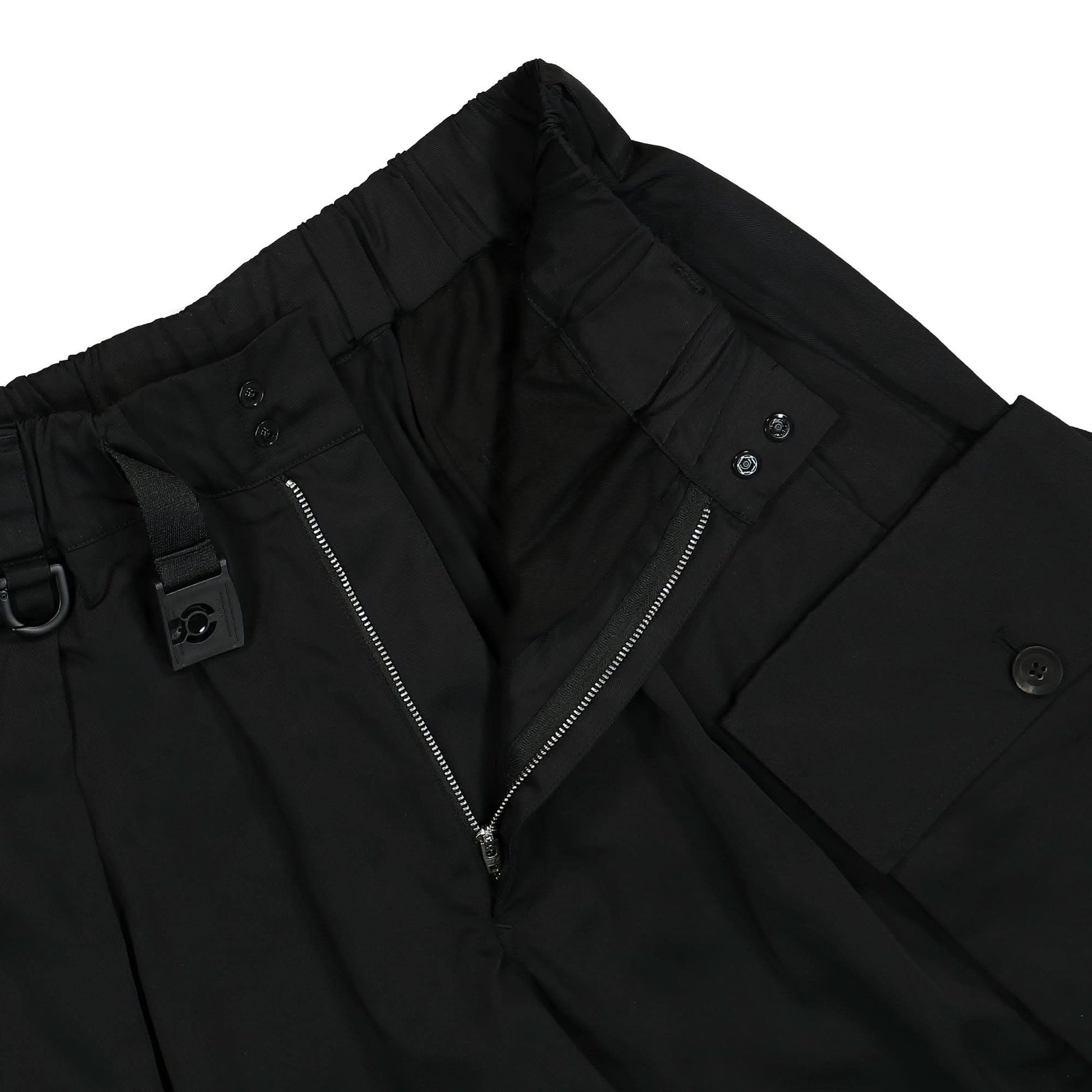 Y-3 Nylon Twill Short Black Detail view 4 | Gate