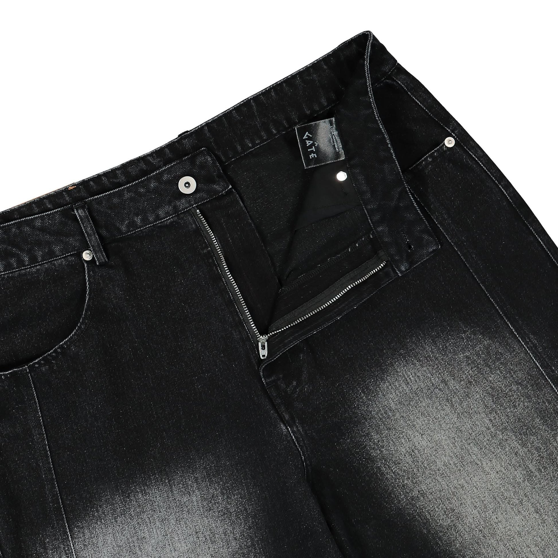 GATE Washed Panelled Denim Black Detail view 4 | Gate