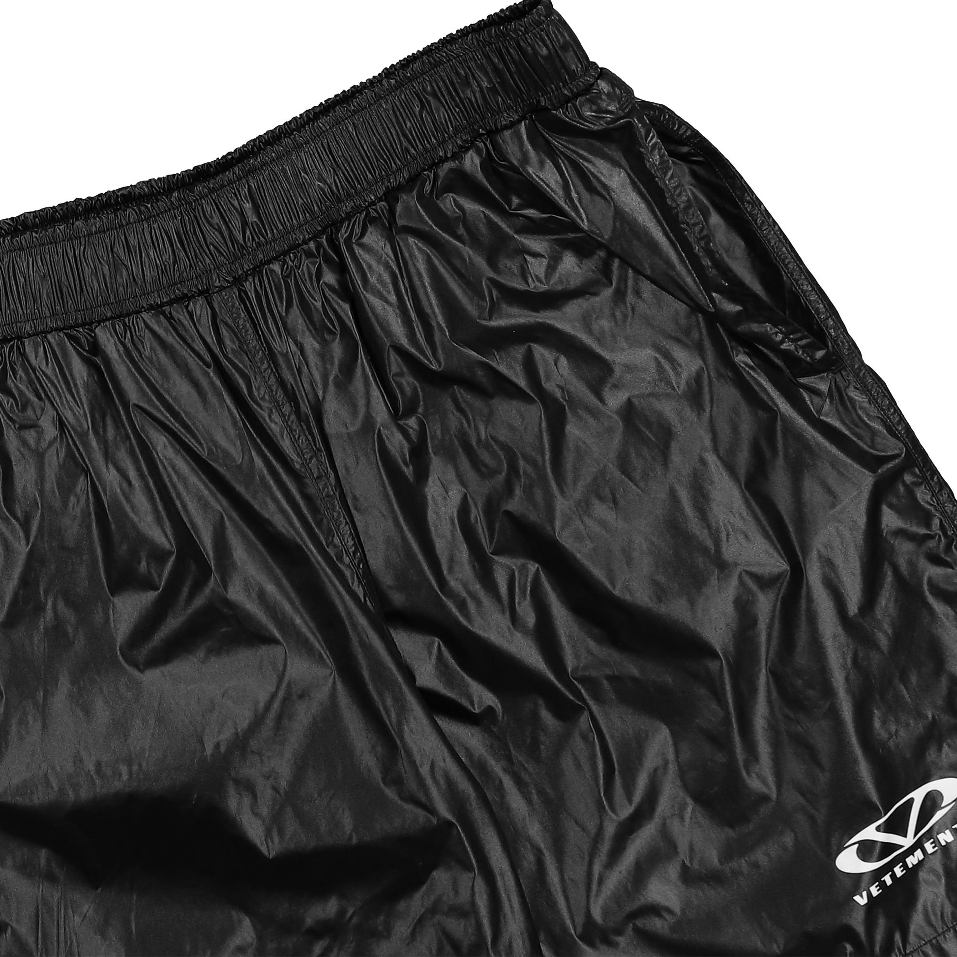 VETEMENTS Oval Logo Swimshorts Black Detail view 6 | Gate