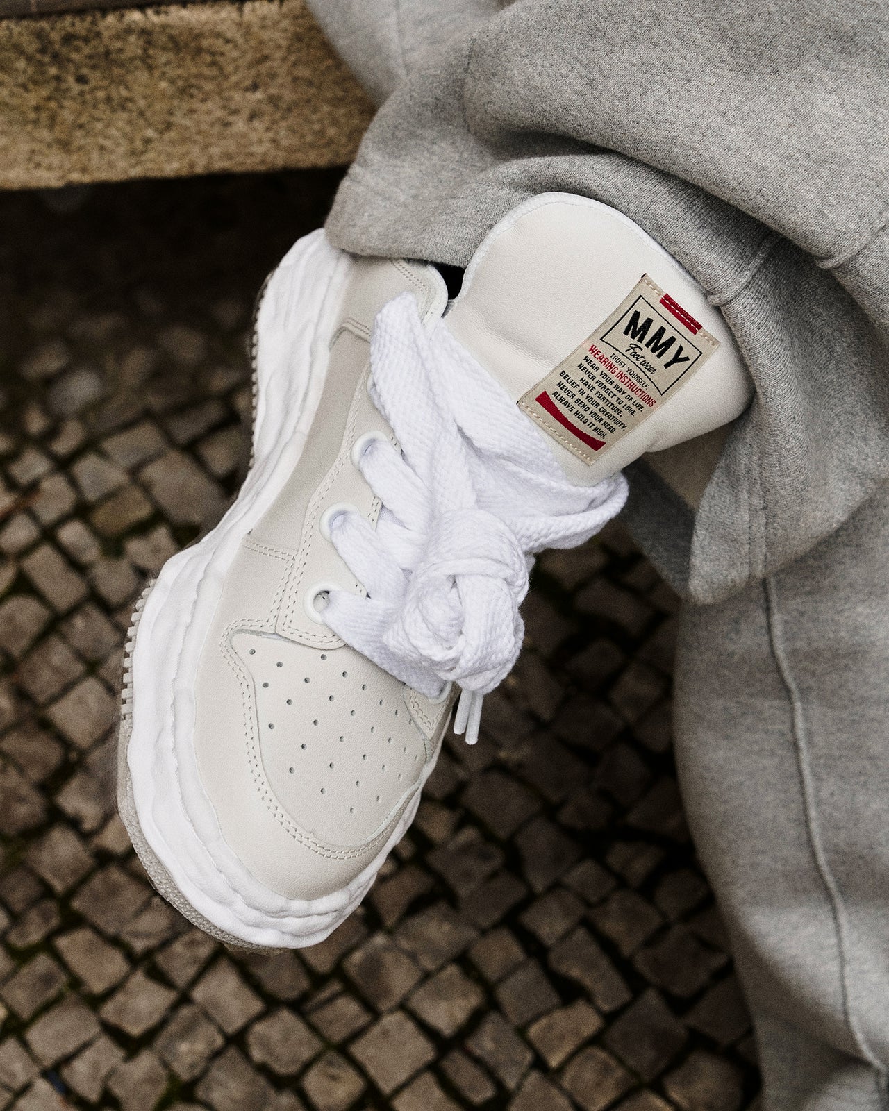 Maison Mihara Yasuhiro Wayne White Sneaker Detail view 1 | Gate