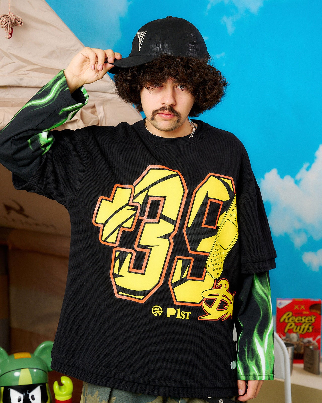 PDF 39 Waffle Tee Black Detail view 1 | Gate