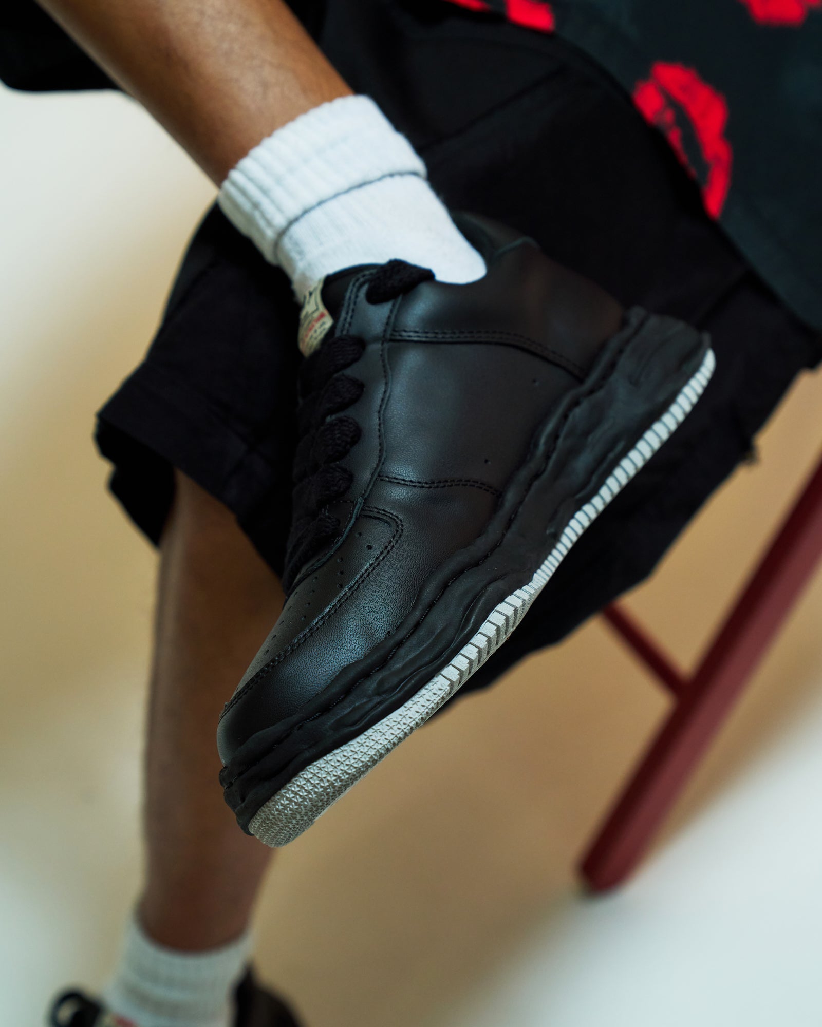 Maison Mihara Yasuhiro Wayne Black Sneaker Detail view 3 | Gate