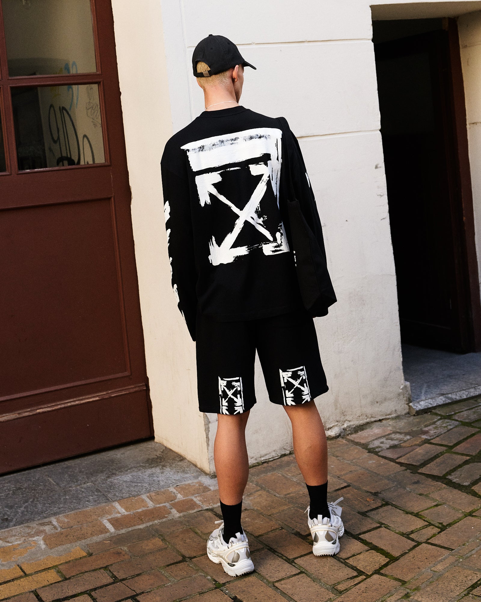 Off-White Ink Arrow 90s Skate L/S Tee Black Longsleeves OMAB09CF25JER0031001 Style Inspiration | GATE