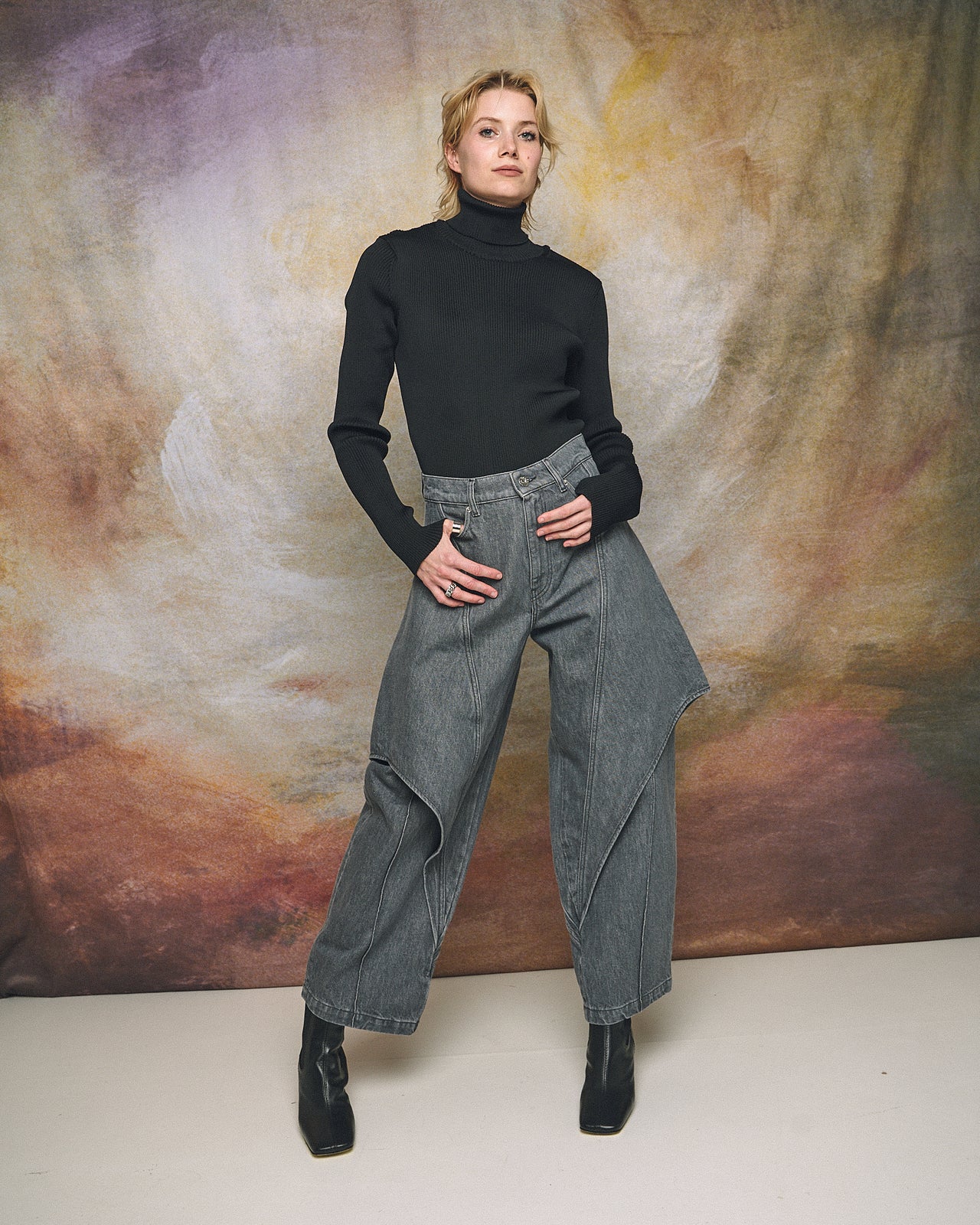 JW Anderson Cropped Sculptural Jaens Light Grey Denim DT0122-PG1837-906 / Light Grey Detail View 1 | GATE