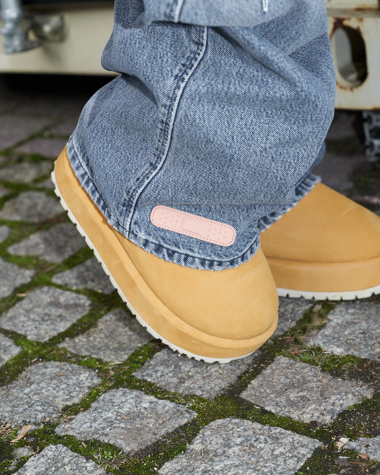 PDF Neve Nabuk Sand Boots DFM45006S0010PX Detail View 1 | GATE