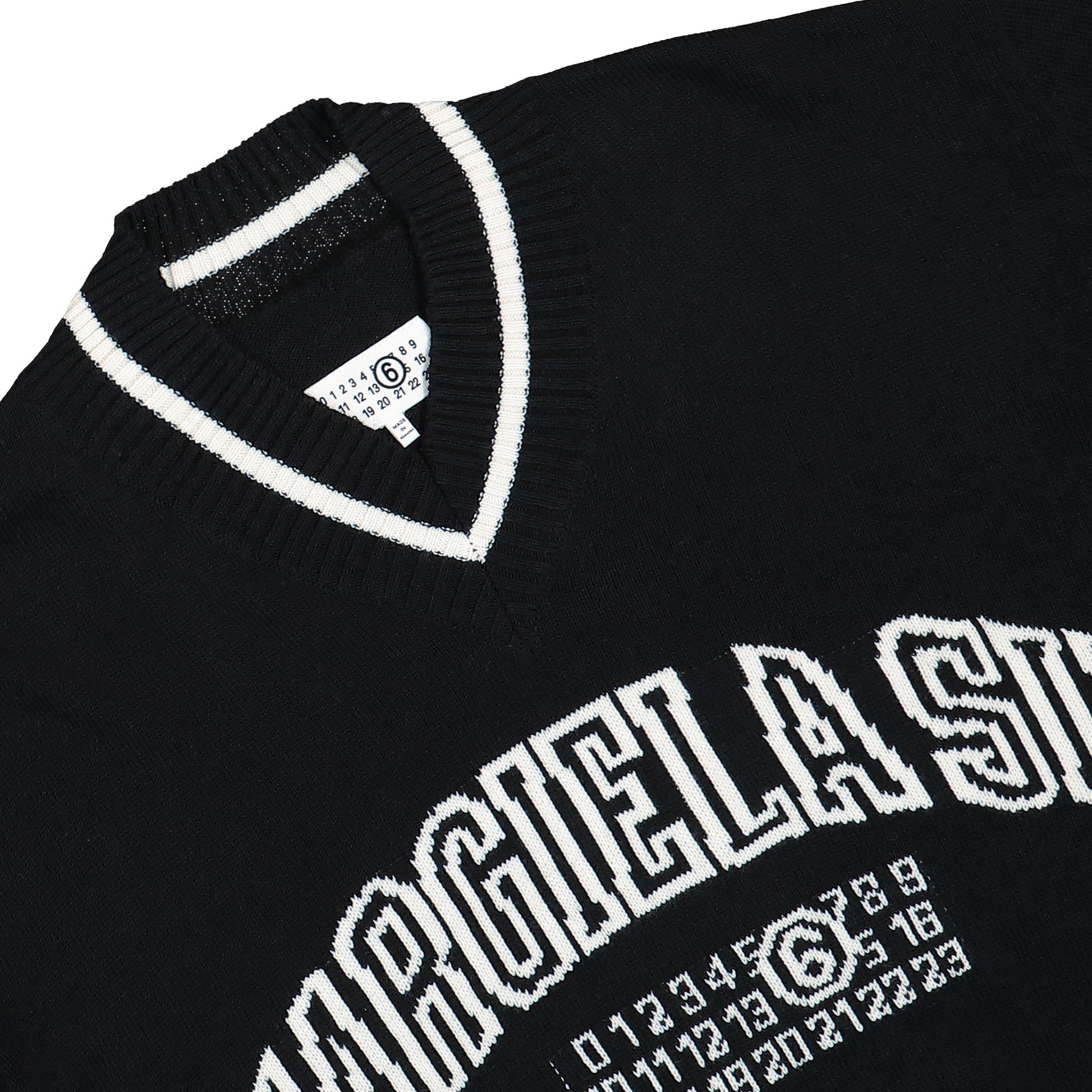 MM6 Maison Margiela V-Neck Black Detail view 3 | Gate