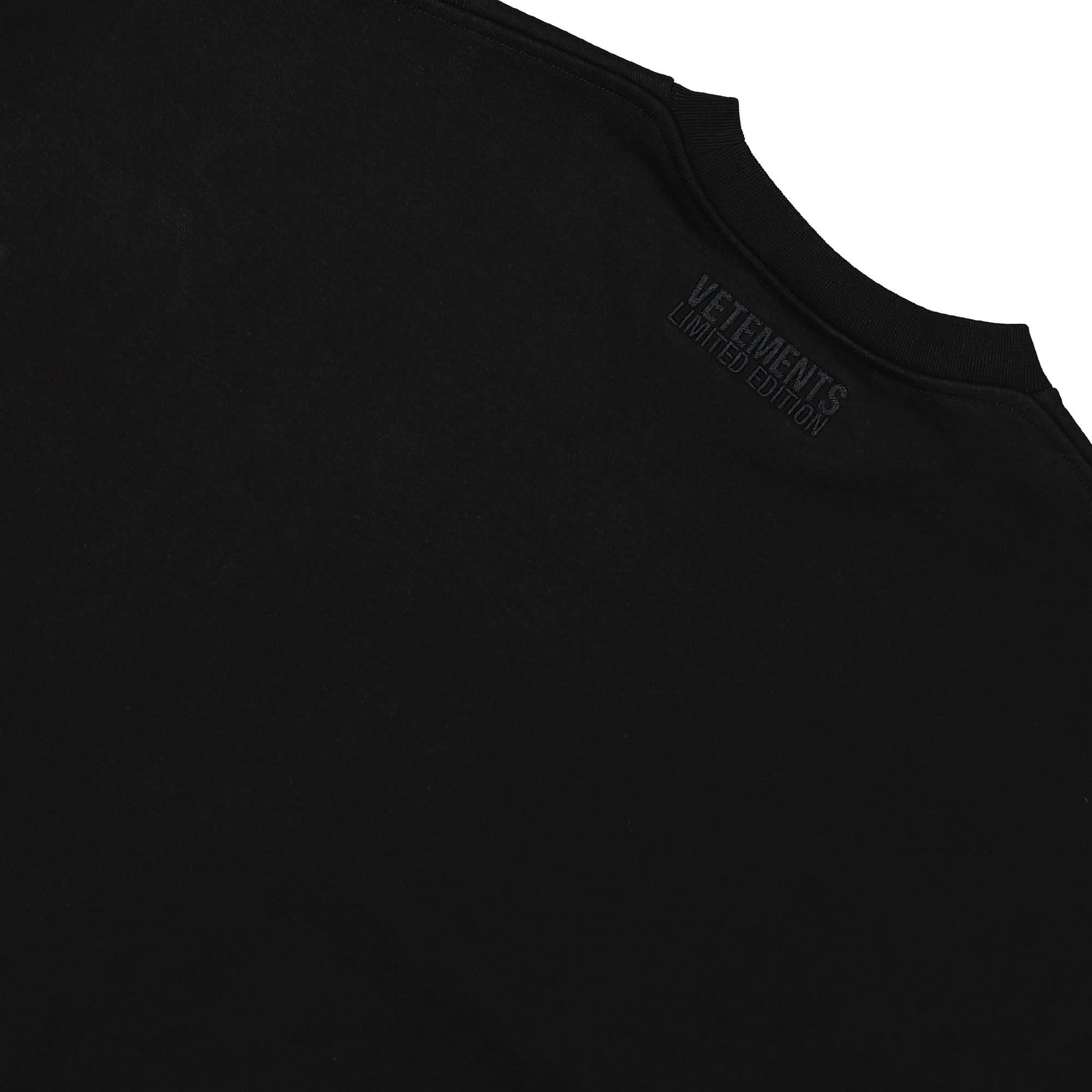 VETEMENTS Embroidered Tonal Logo Sweatshirt Black Detail view 4 | Gate