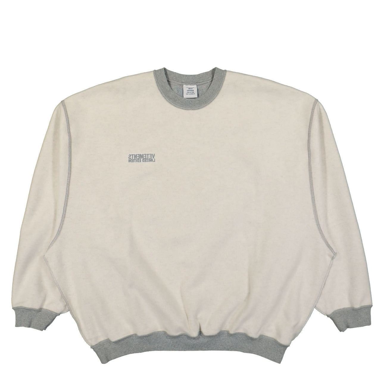 VETEMENTS Inside-Out Label Sweatshirt Grey Detail view 1 | Gate