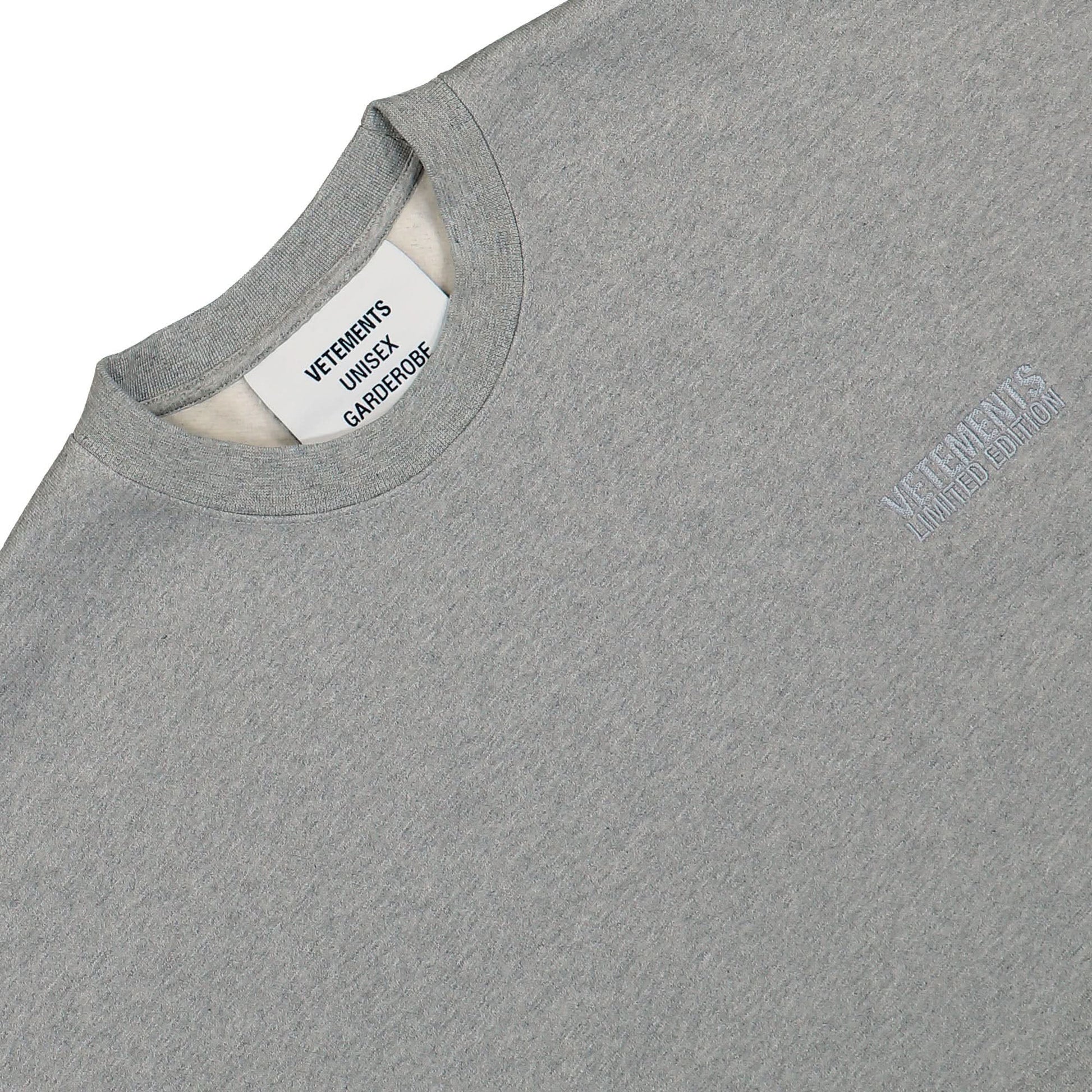 VETEMENTS Inside-Out Label Sweatshirt Grey Detail view 6 | Gate