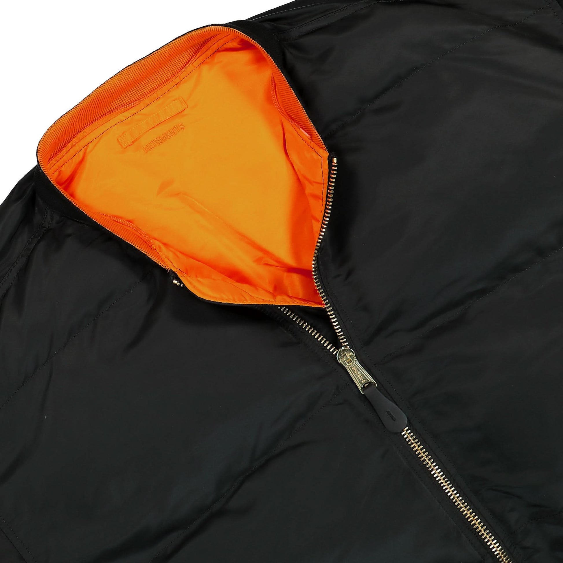 VETEMENTS Quilted Hooded Bomber Jacket Black Detail view 3 | Gate