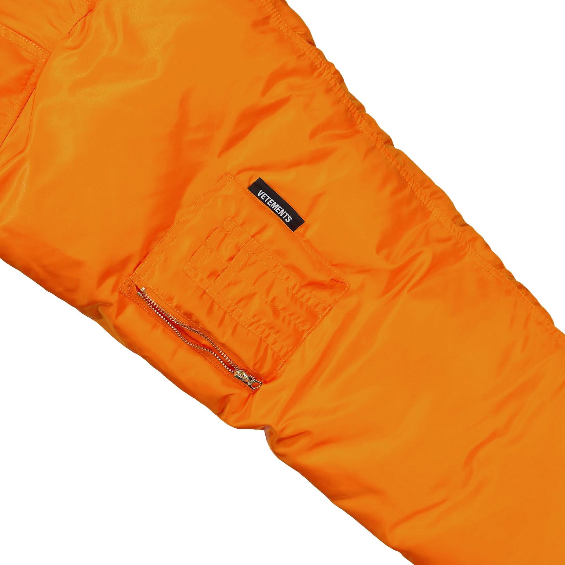 VETEMENTS Quilted Hooded Bomber Jacket Black Detail view 6 | Gate