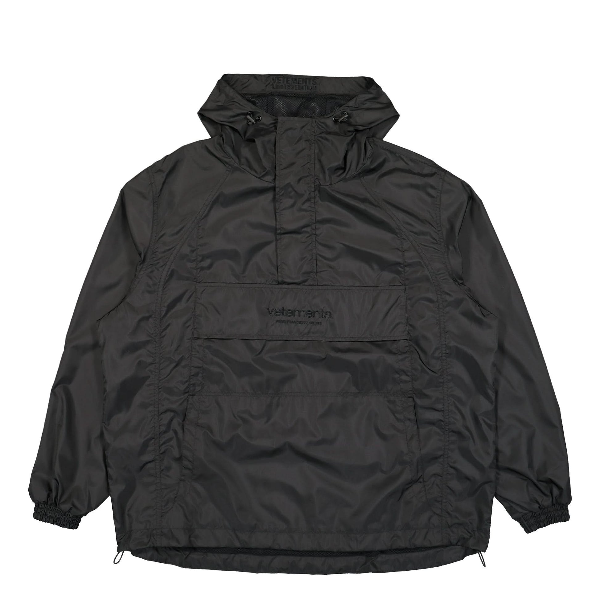 VETEMENTS Logo Anorak Jacket Black Detail view 1 | Gate