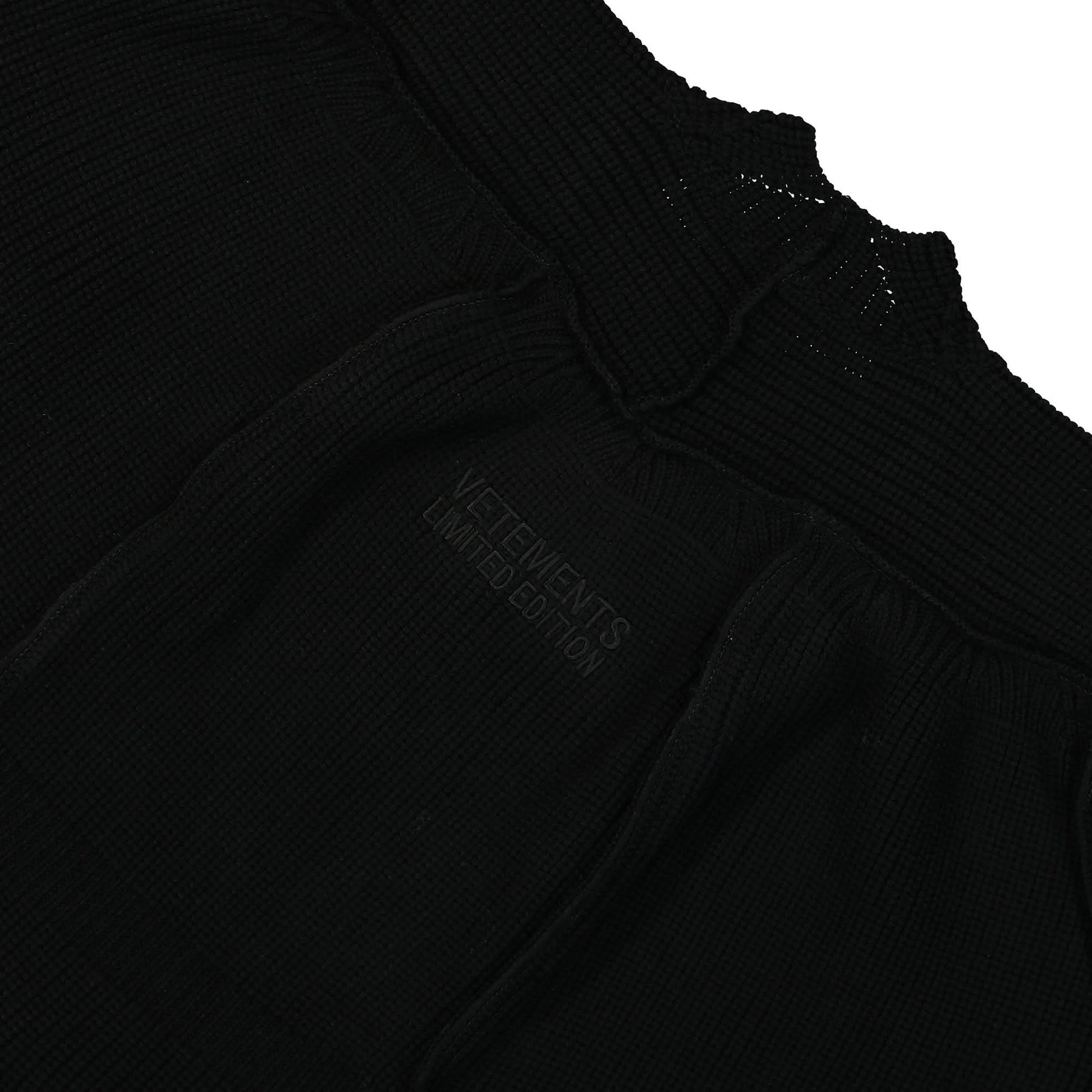 VETEMENTS Balaclava Sweater Black Detail view 4 | Gate