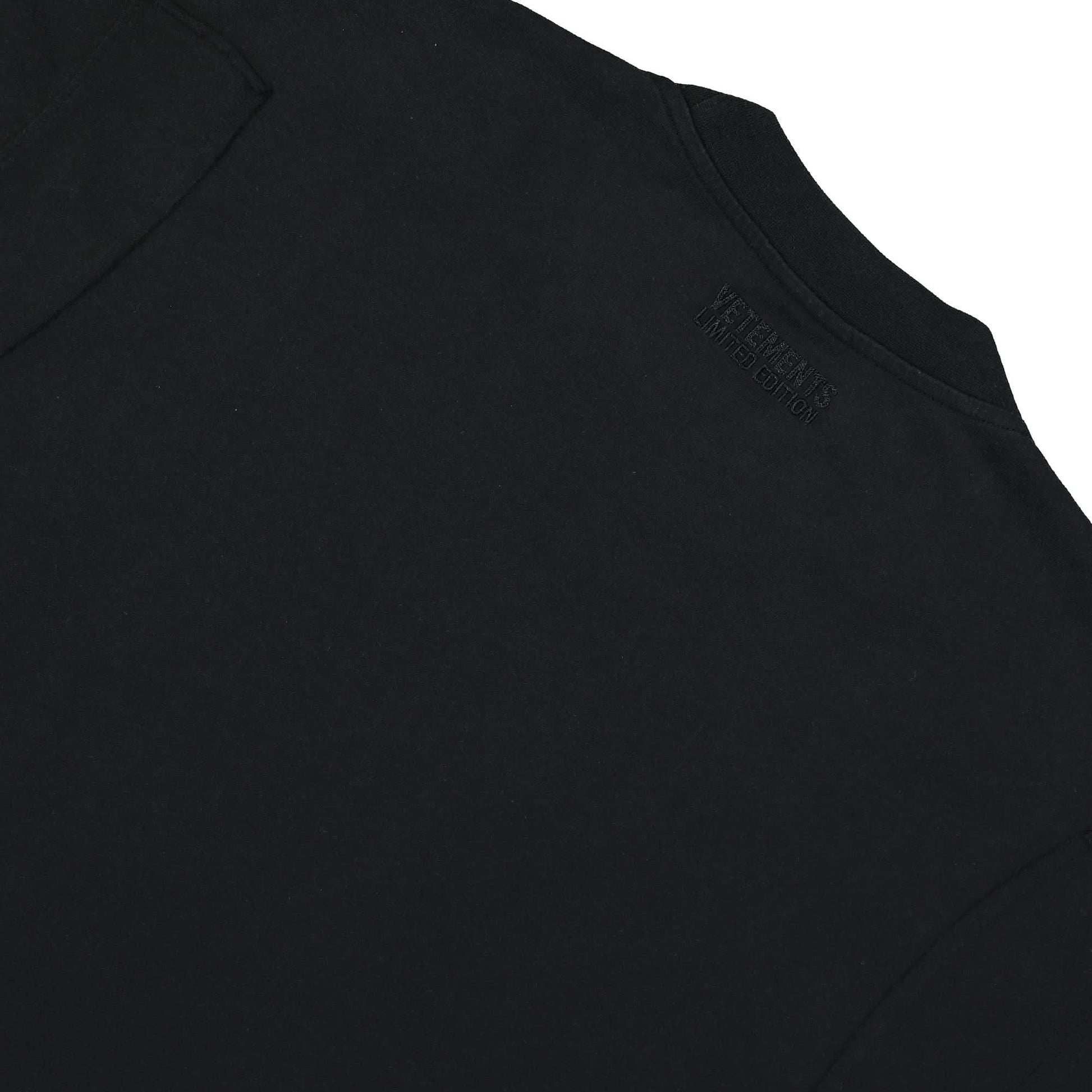 VETEMENTS Blackout Cut-Up T-Shirt Black Detail view 4 | Gate