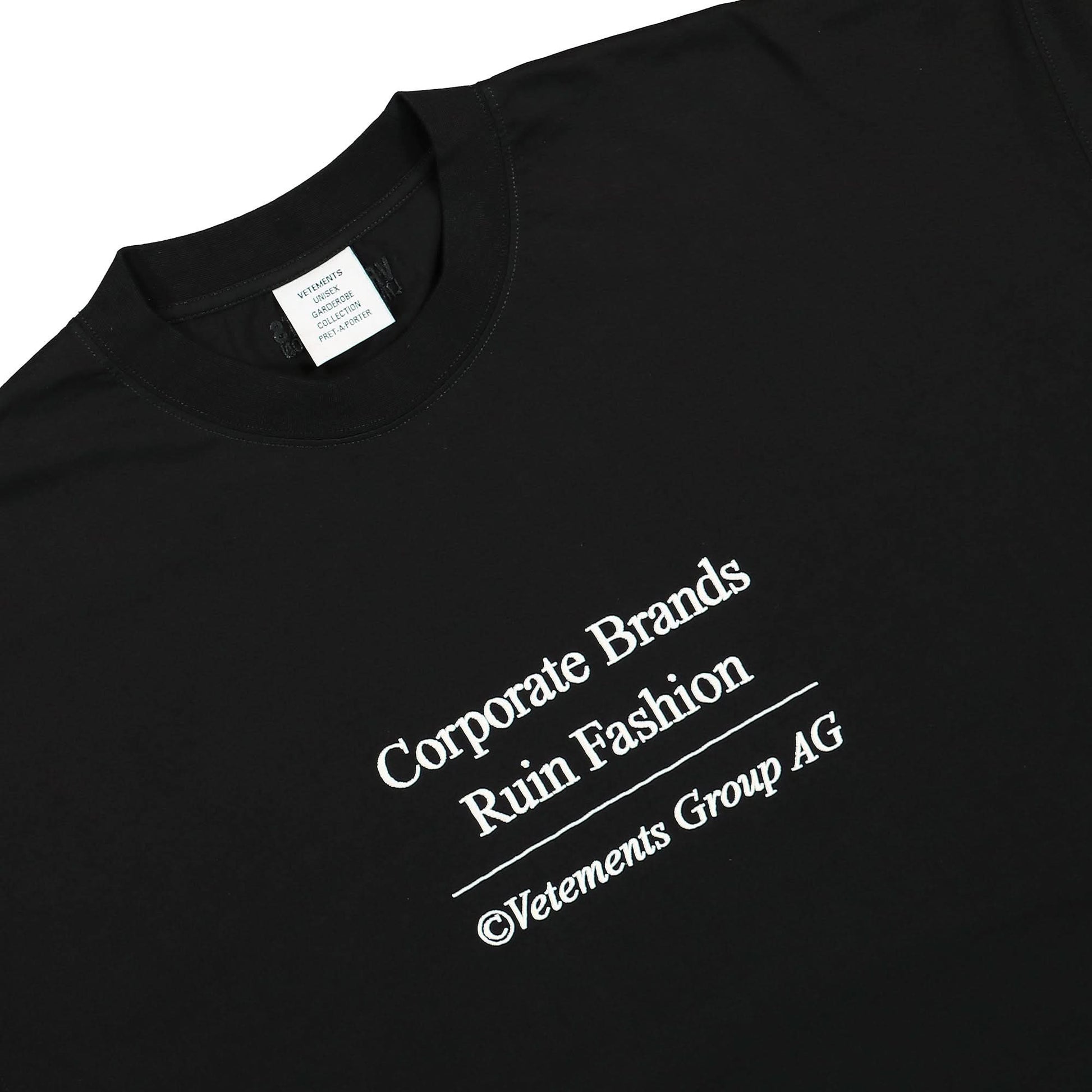 VETEMENTS Corporate Brands T-Shirt Black Detail view 3 | Gate