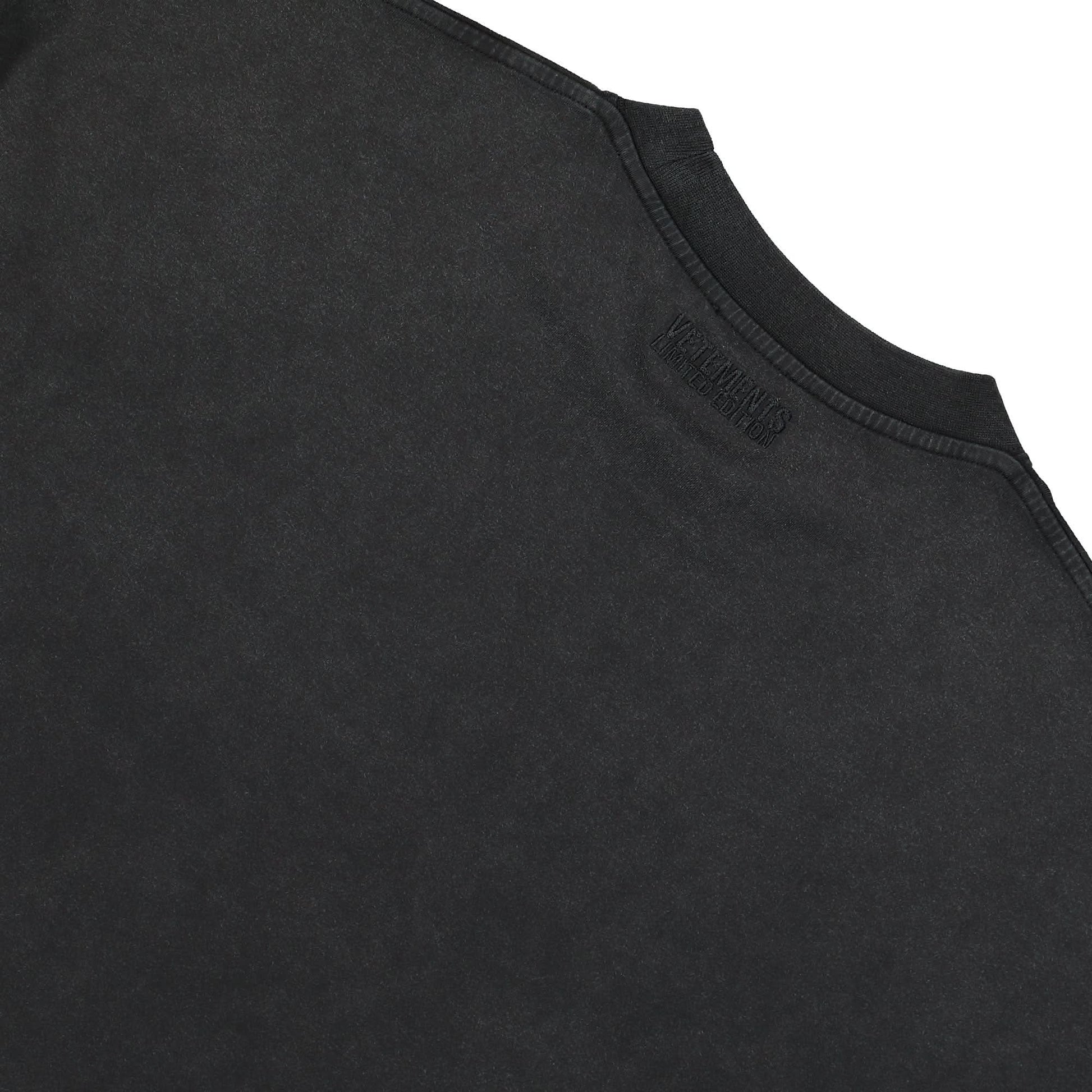 VETEMENTS Spring Logo T-Shirt Black Detail view 5 | Gate