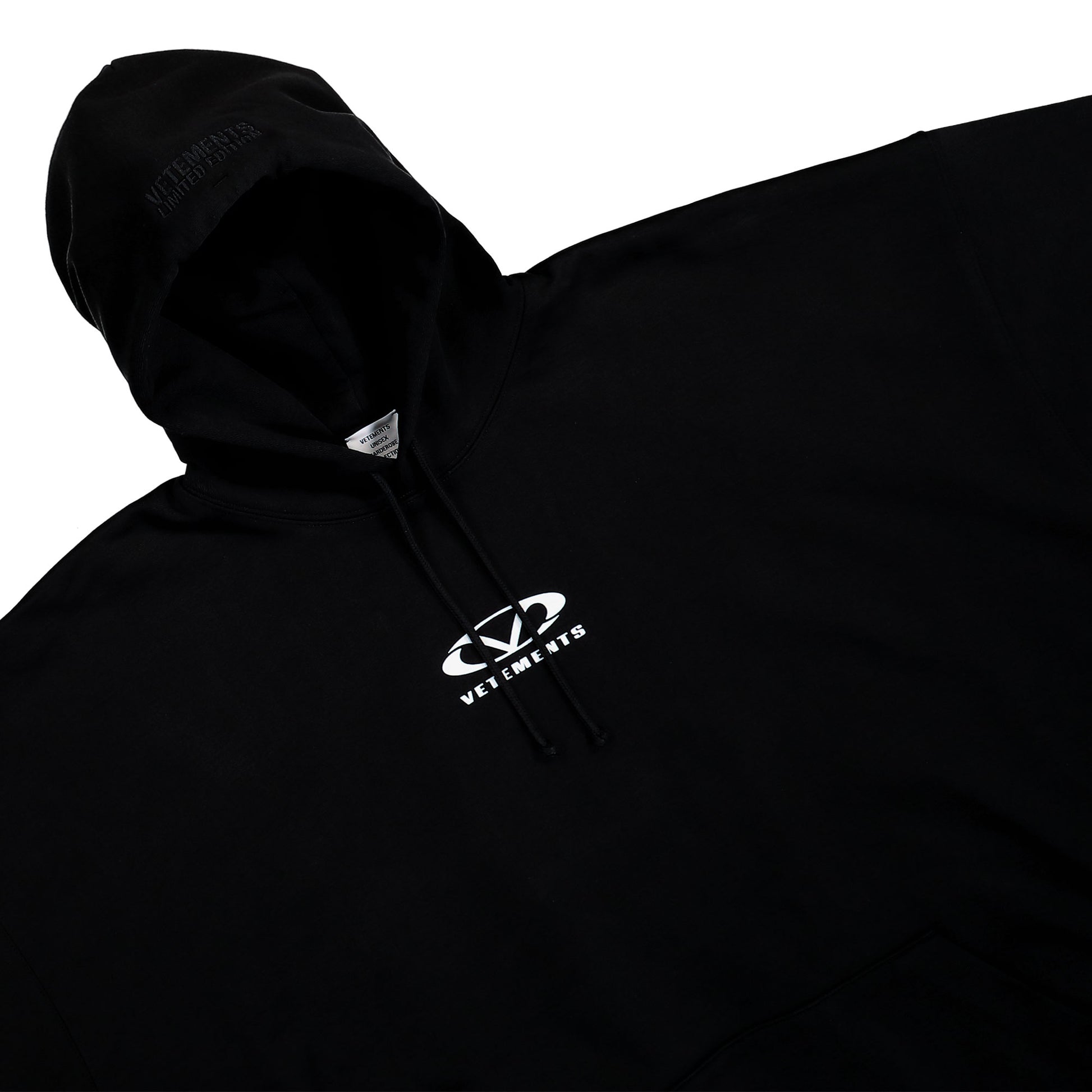 VETEMENTS Oval Logo Cropped Boxy Hoodie Black Detail view 3 | Gate